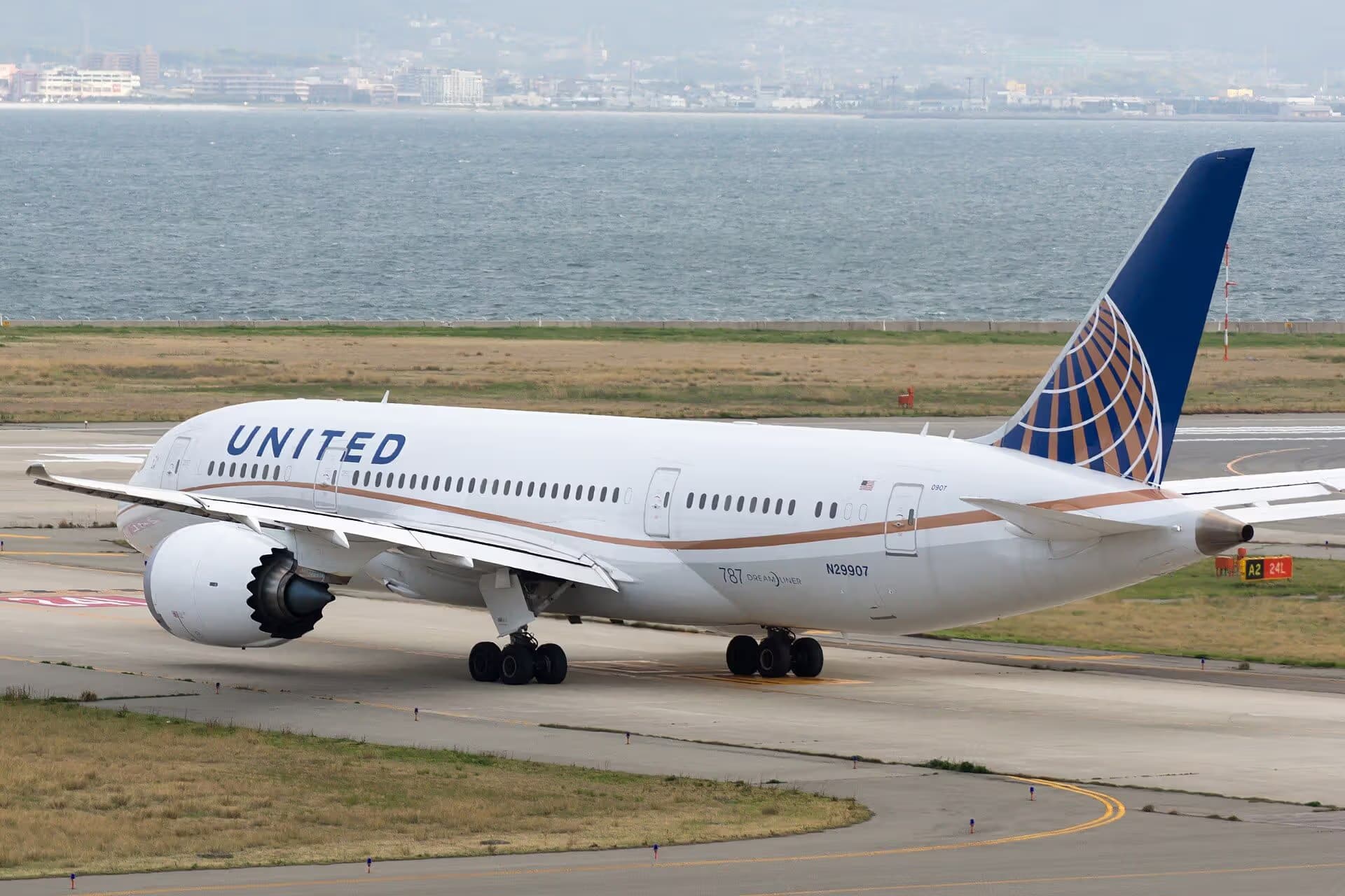 N29907 — Twin-engine aircraft