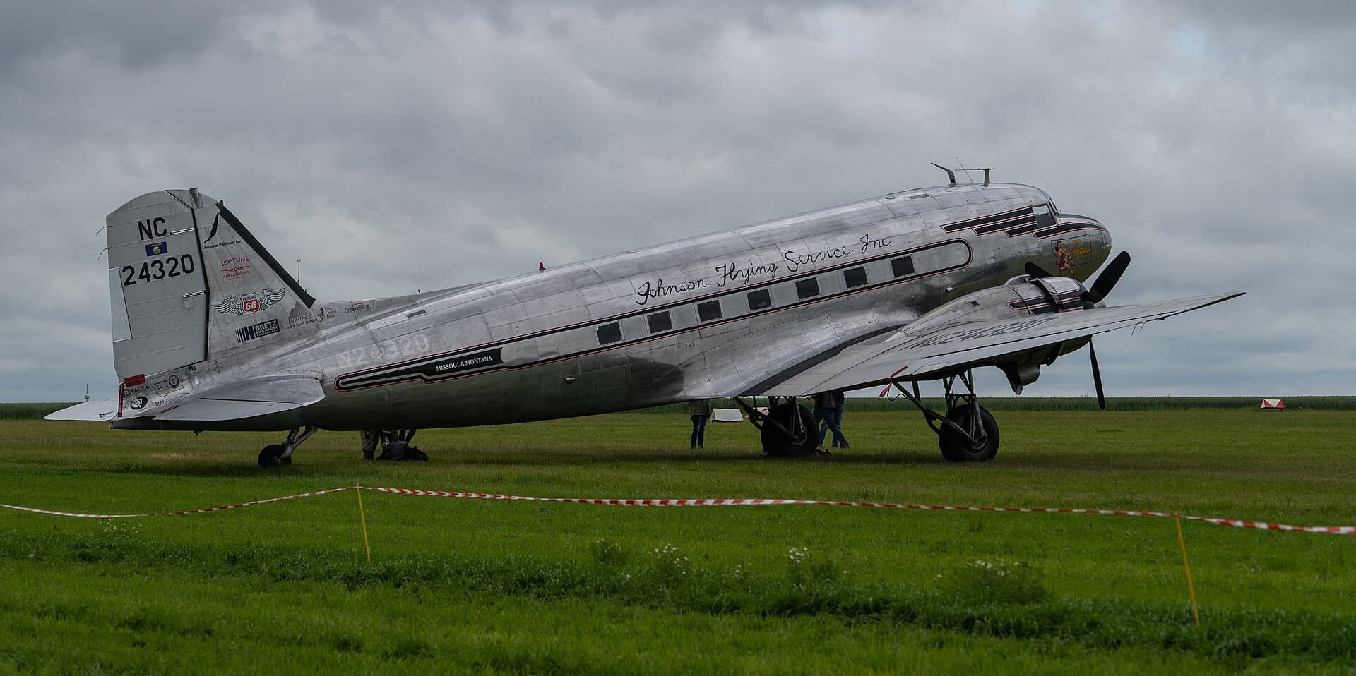 N24320 — Twin-engine aircraft
