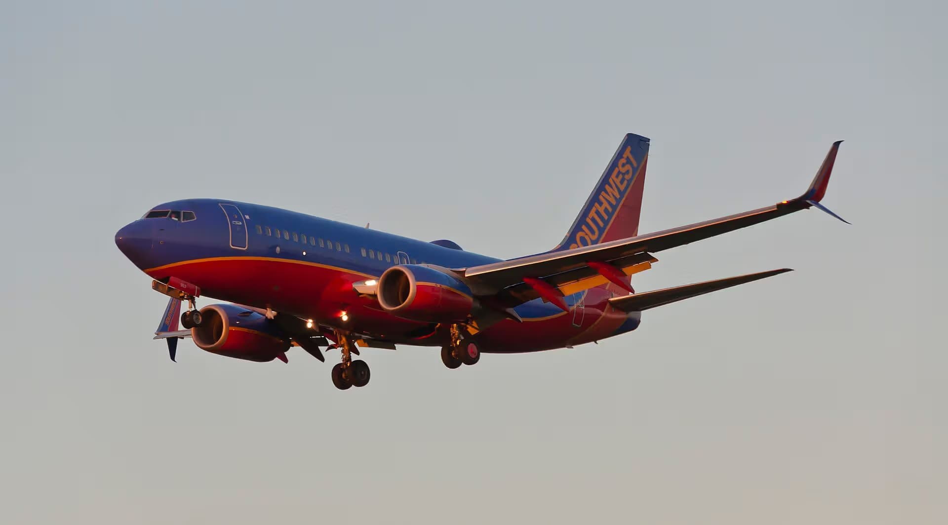N963WN — Twin-engine aircraft