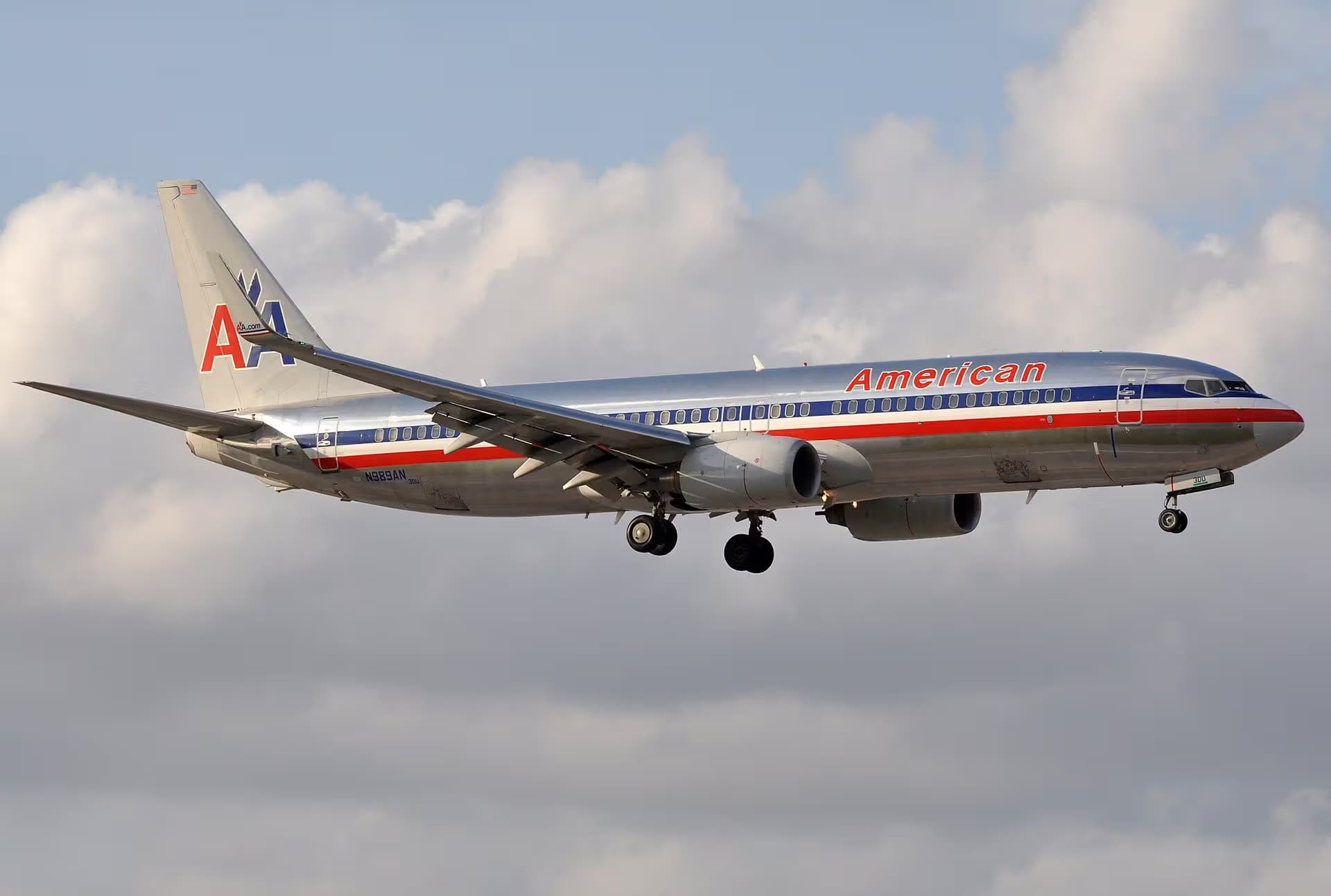 N989AN — Twin-engine aircraft