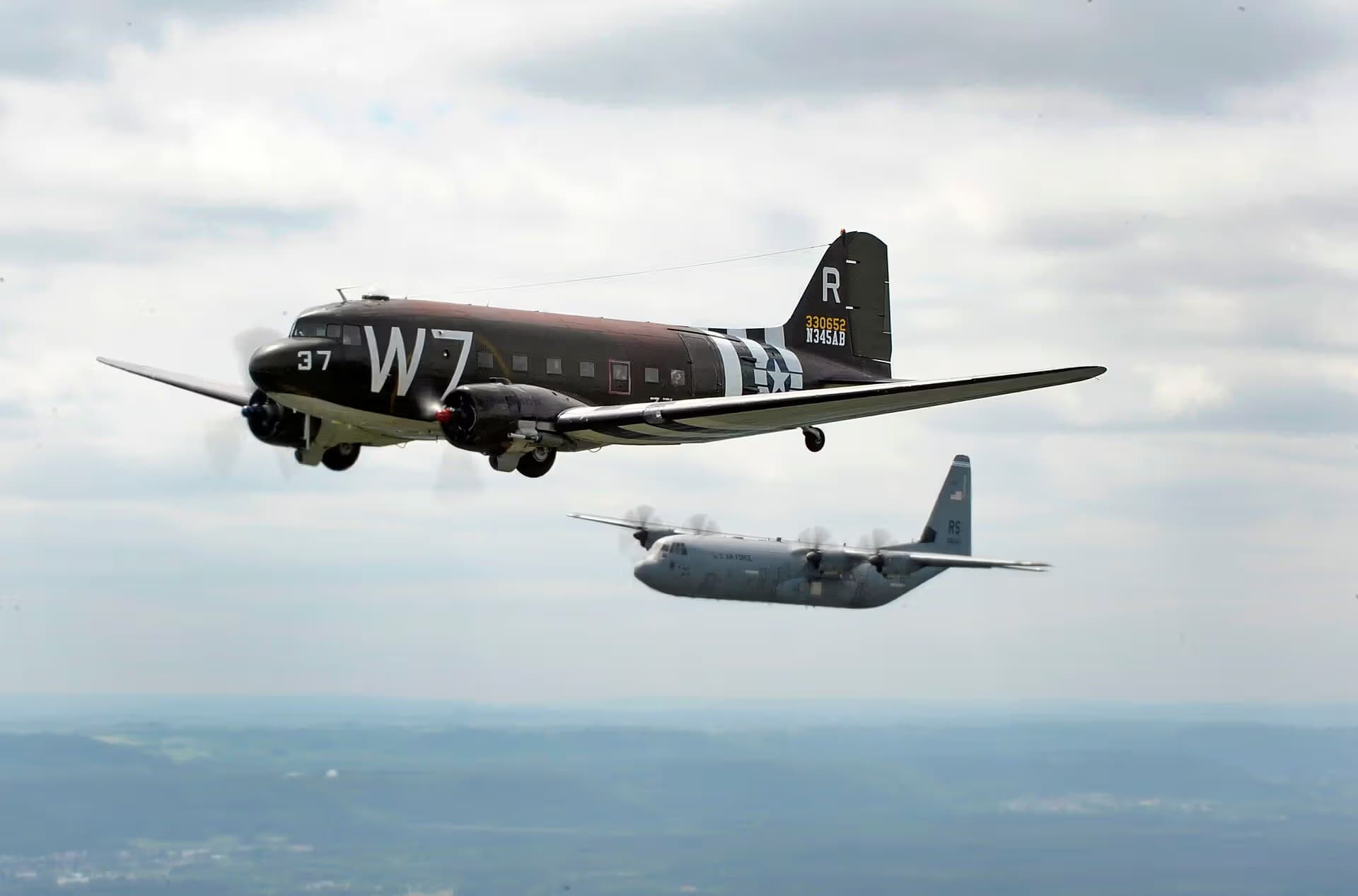 N345AB — Douglas