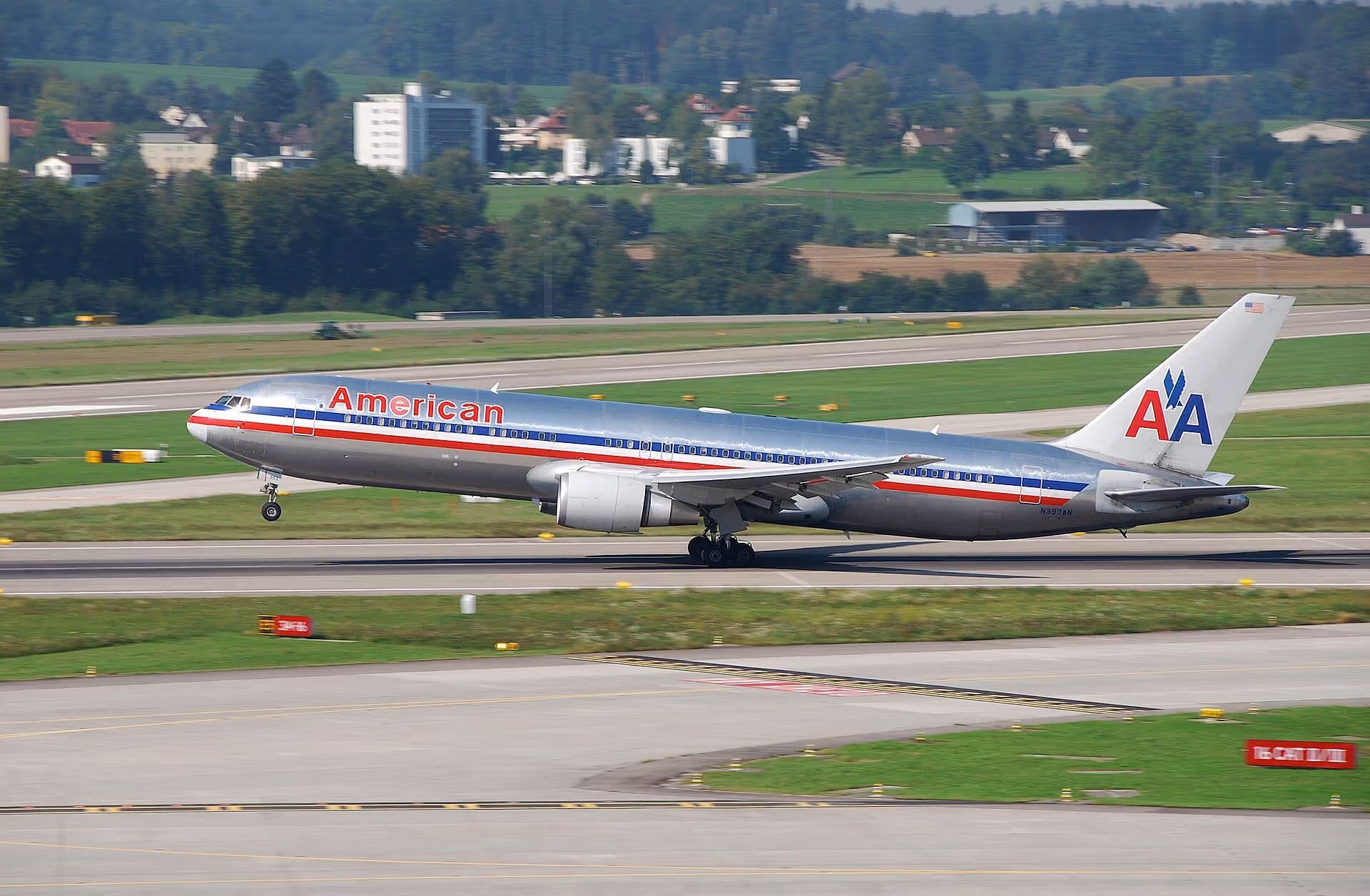 N393AN — Twin-engine aircraft