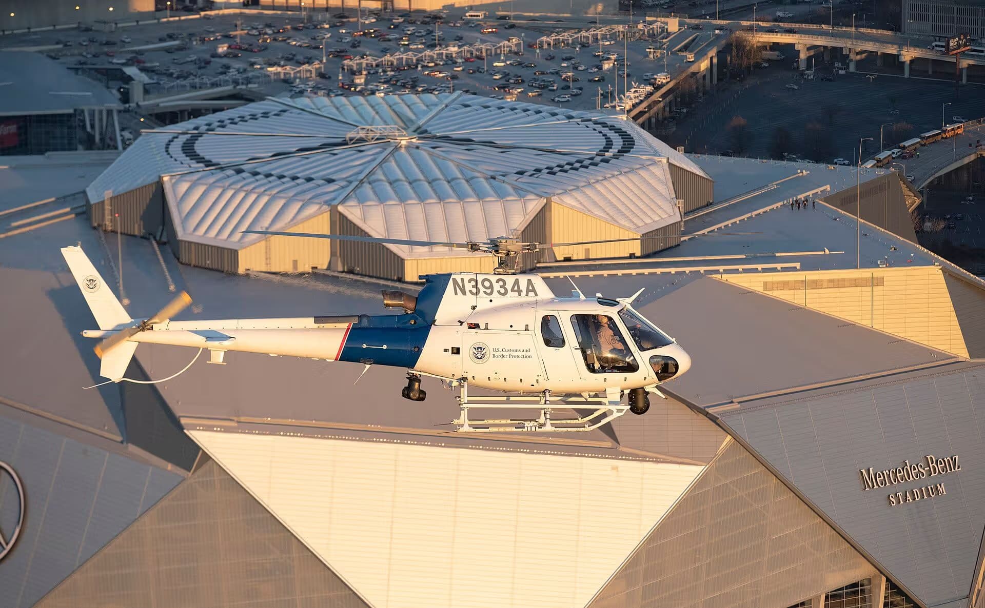 N3934A — Helicopter