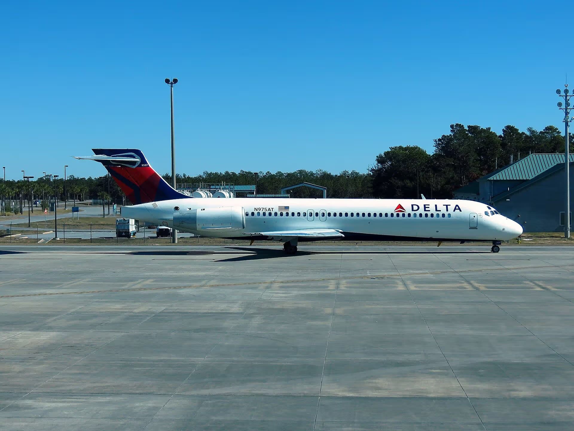 N975AT — Douglas