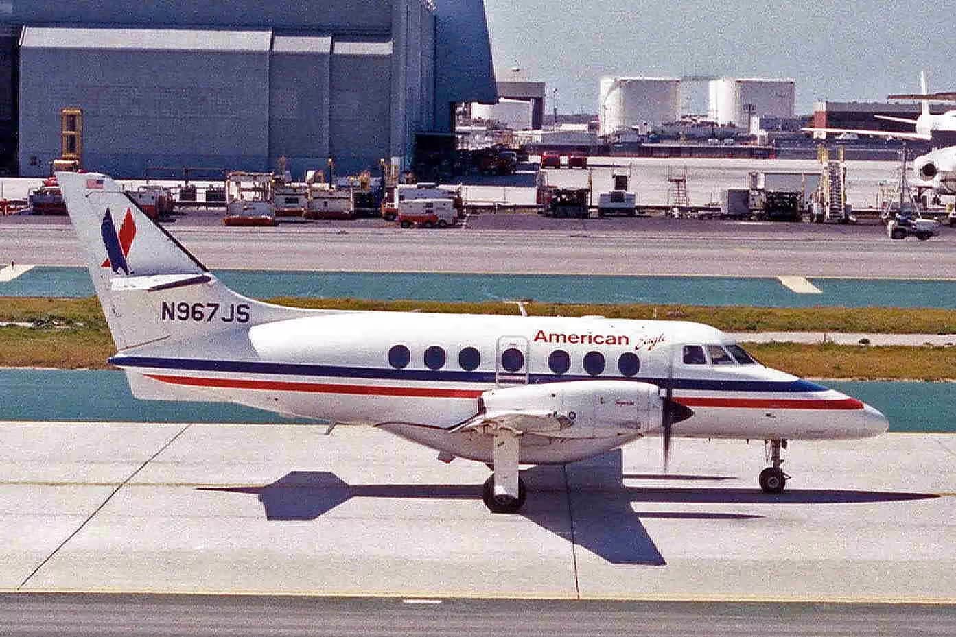 N967JS — Twin-engine aircraft