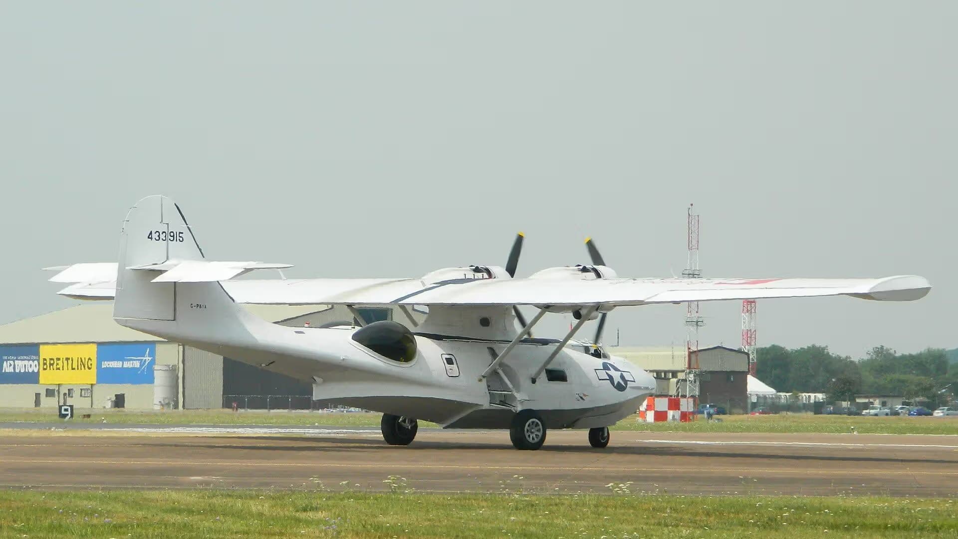 Unidentified — Twin-engine aircraft