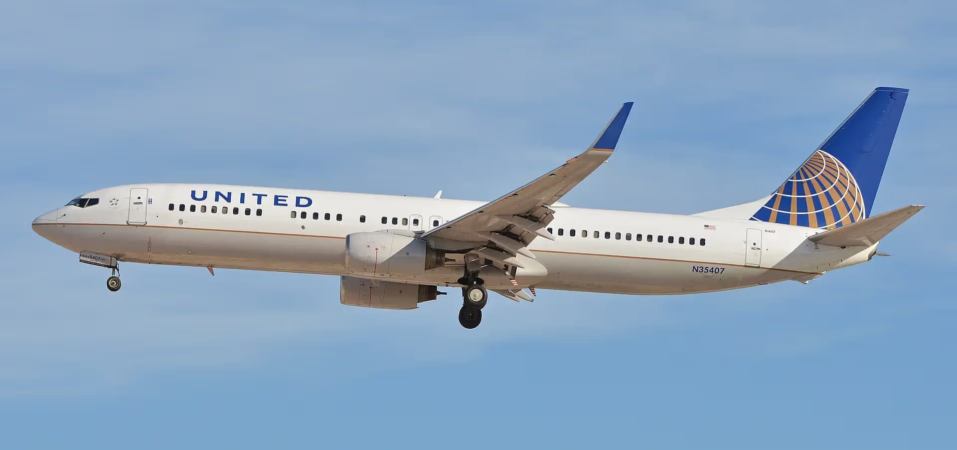 N35407 — Twin-engine aircraft
