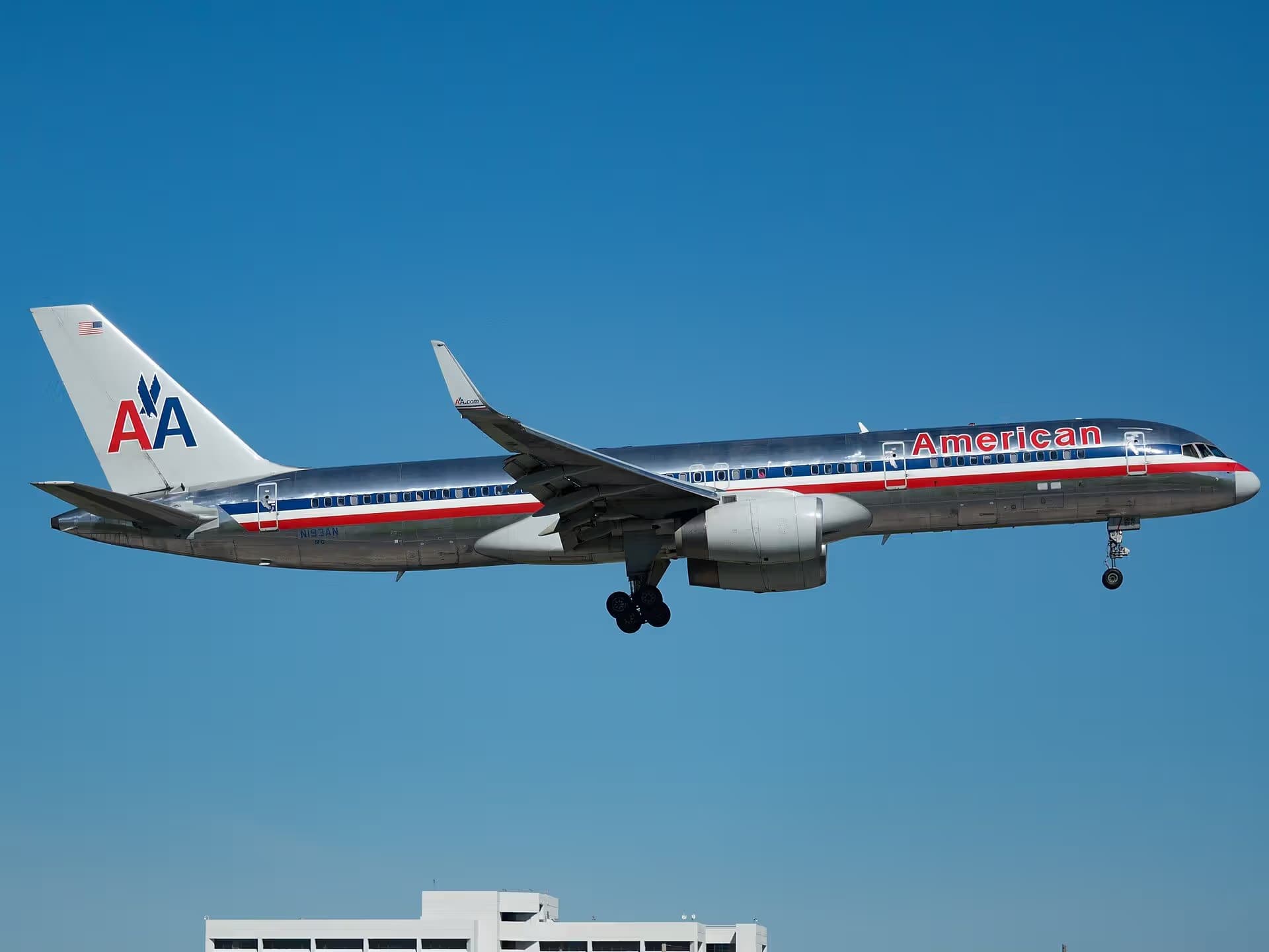 N193AN — Twin-engine aircraft at Miami International Airport