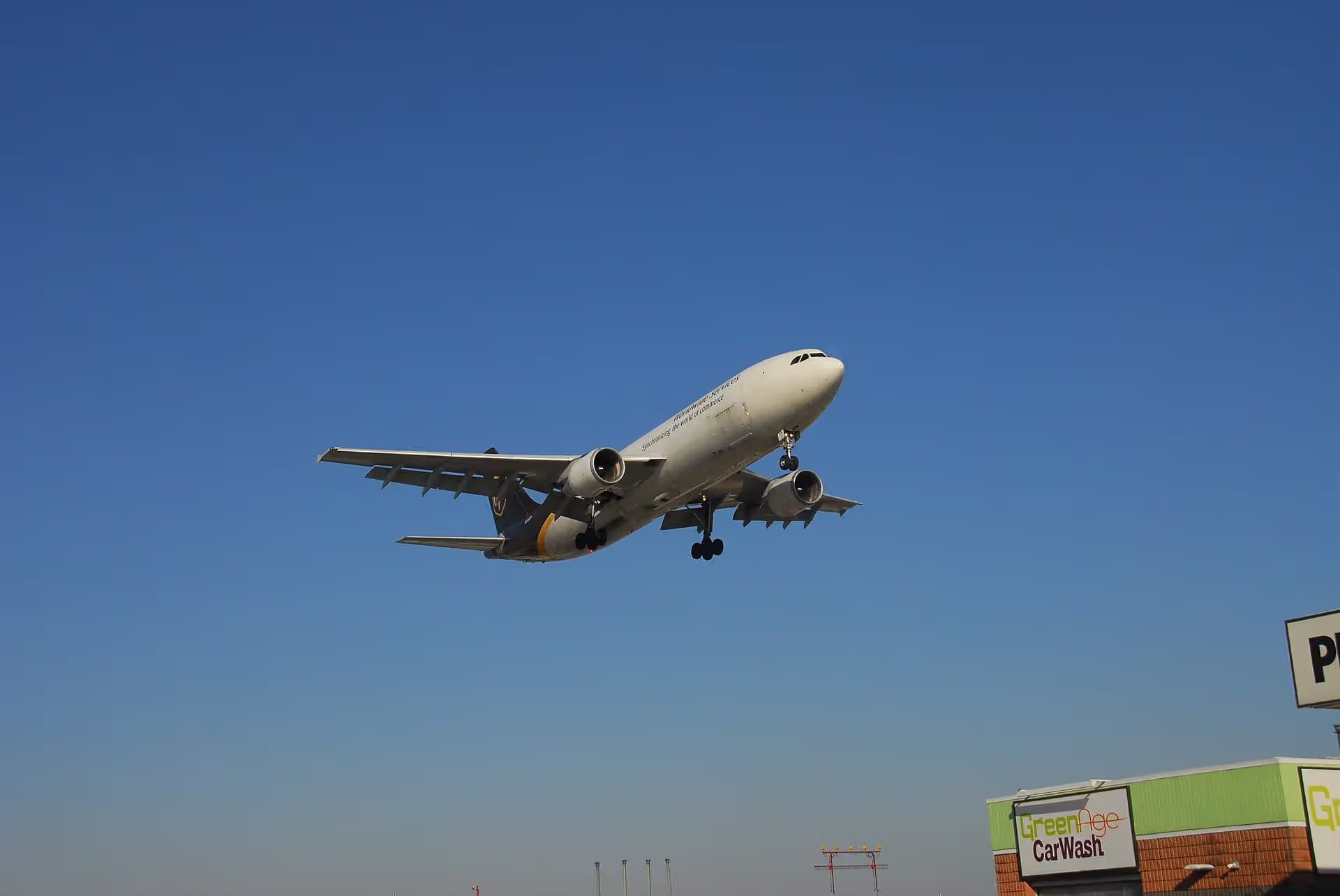 N126UP — Twin-engine aircraft
