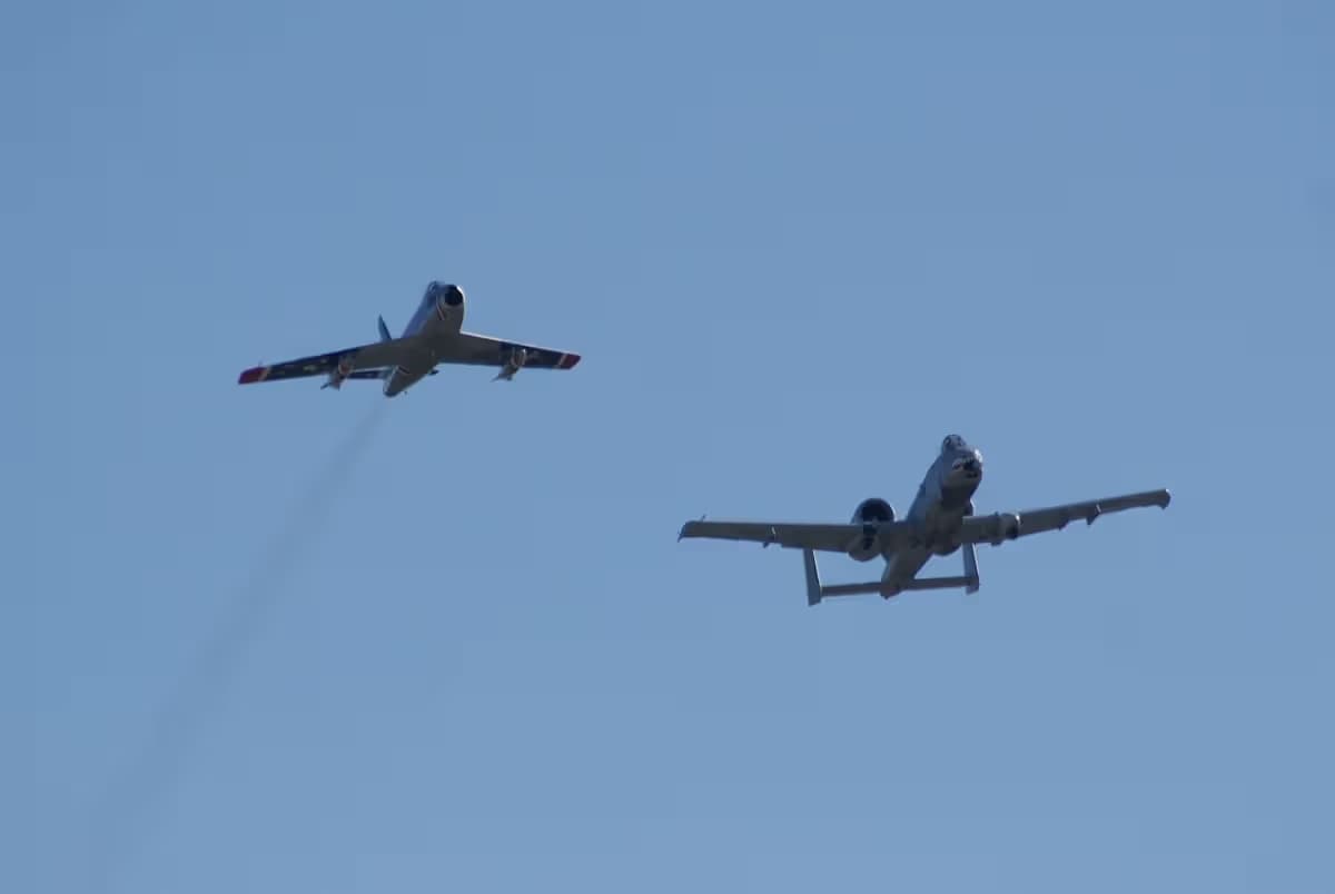 Unidentified — Twin-engine aircraft