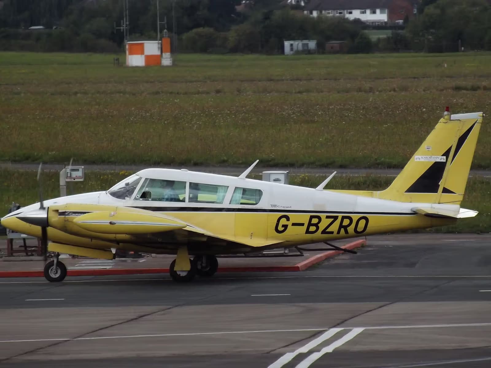 G-BZRO — Twin-engine aircraft