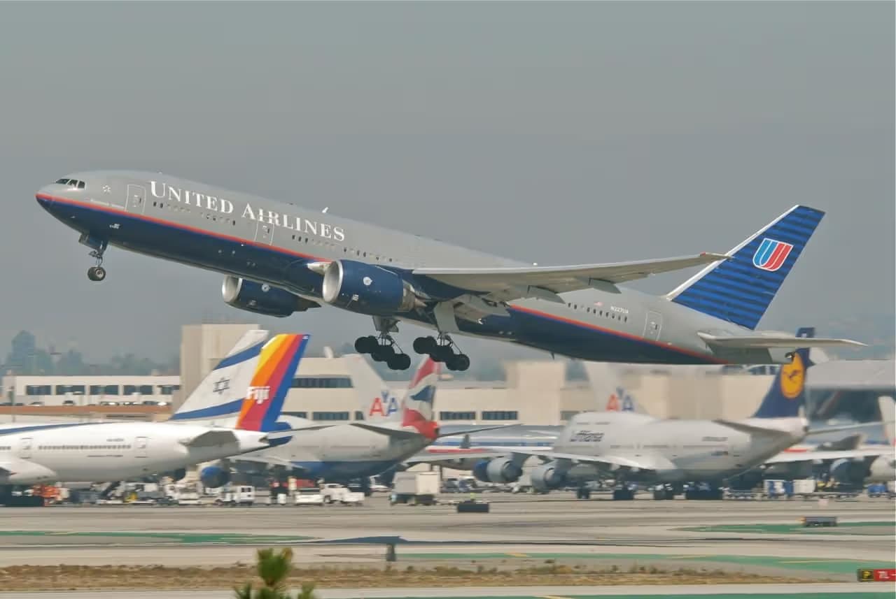 N227UA — Twin-engine aircraft