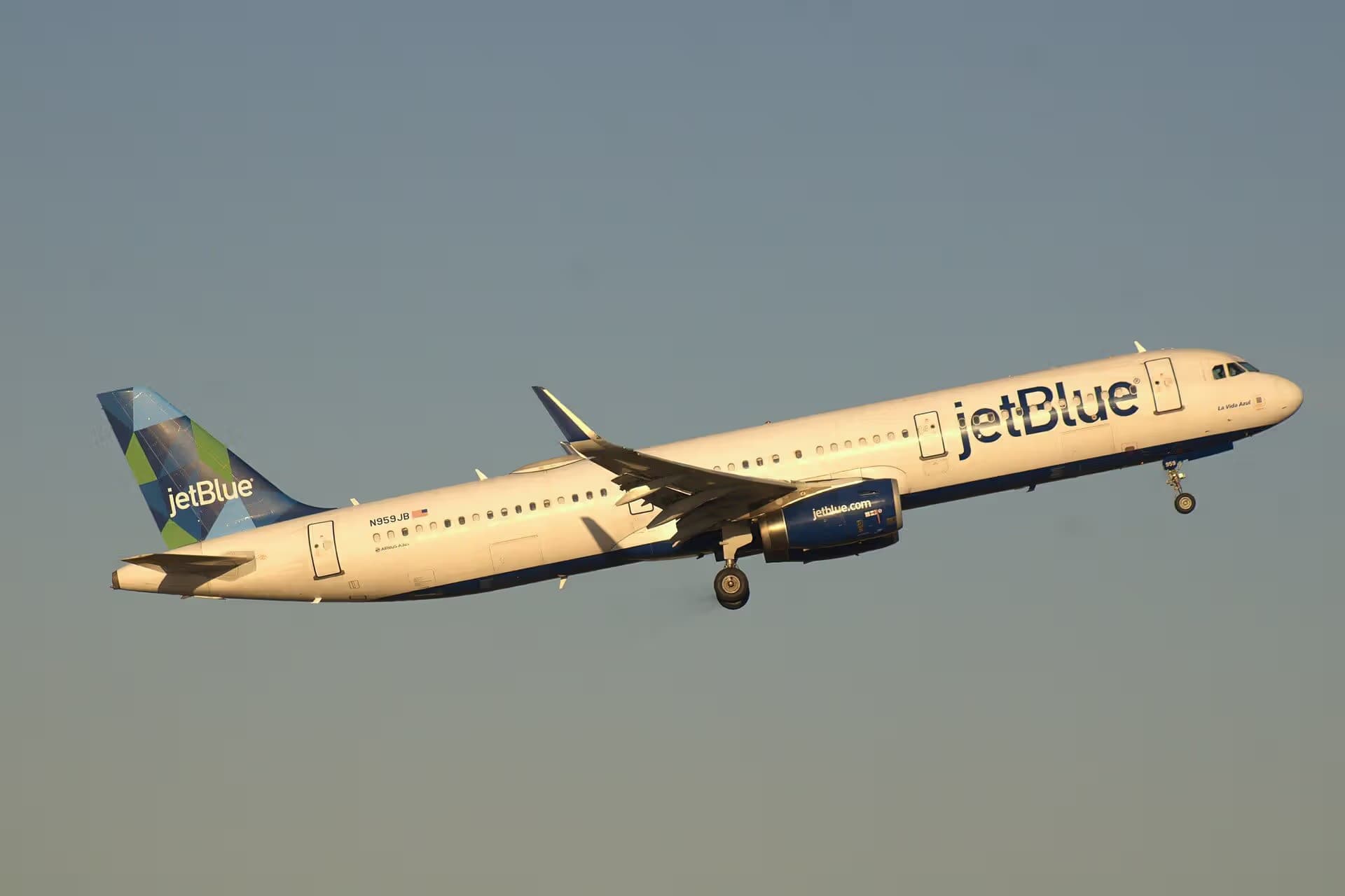 N959JB — Twin-engine aircraft