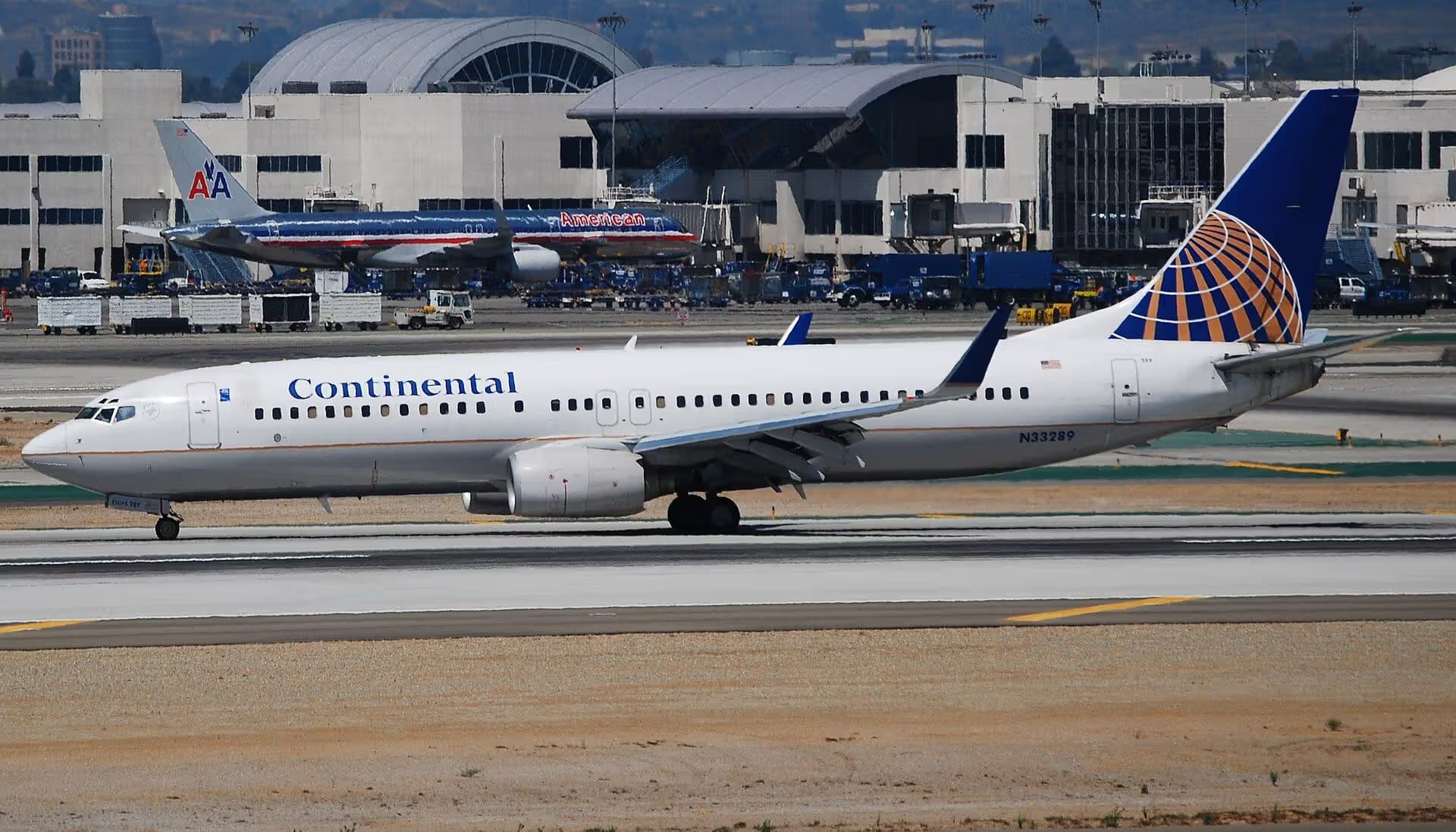 N33289 — Twin-engine aircraft