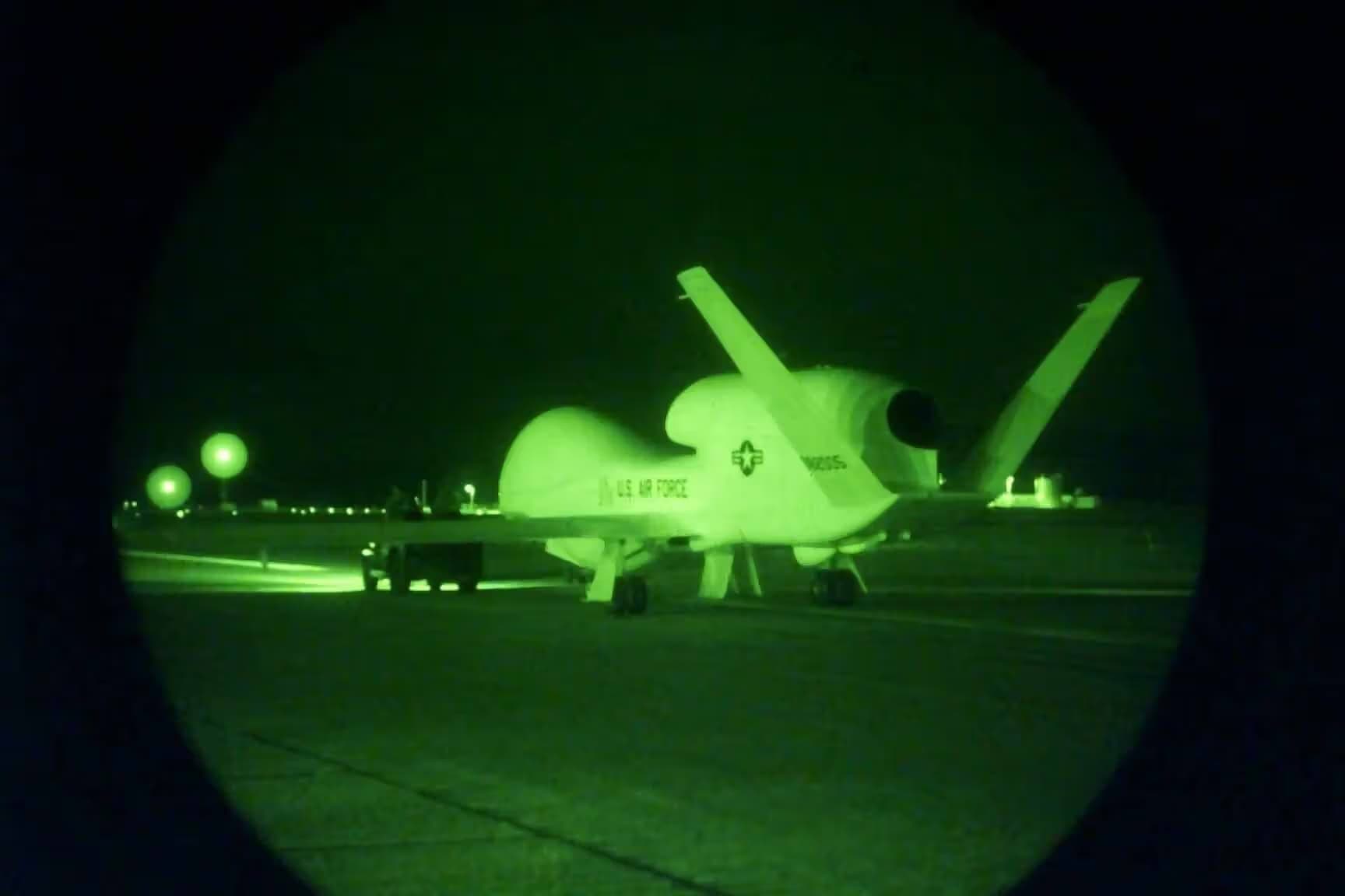 Unidentified — Aircraft at Edwards Air Force Base