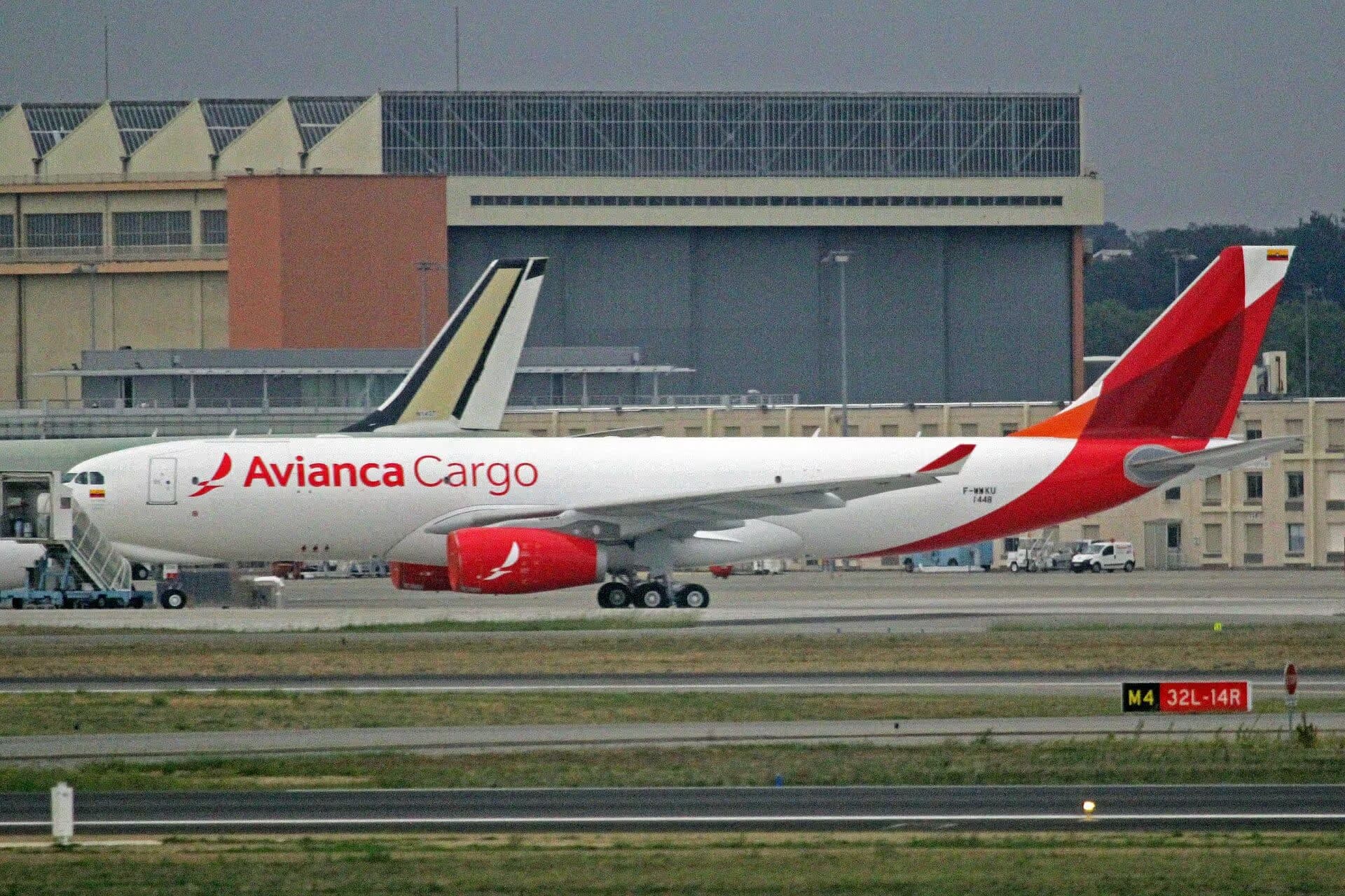 N334QT — Twin-engine aircraft