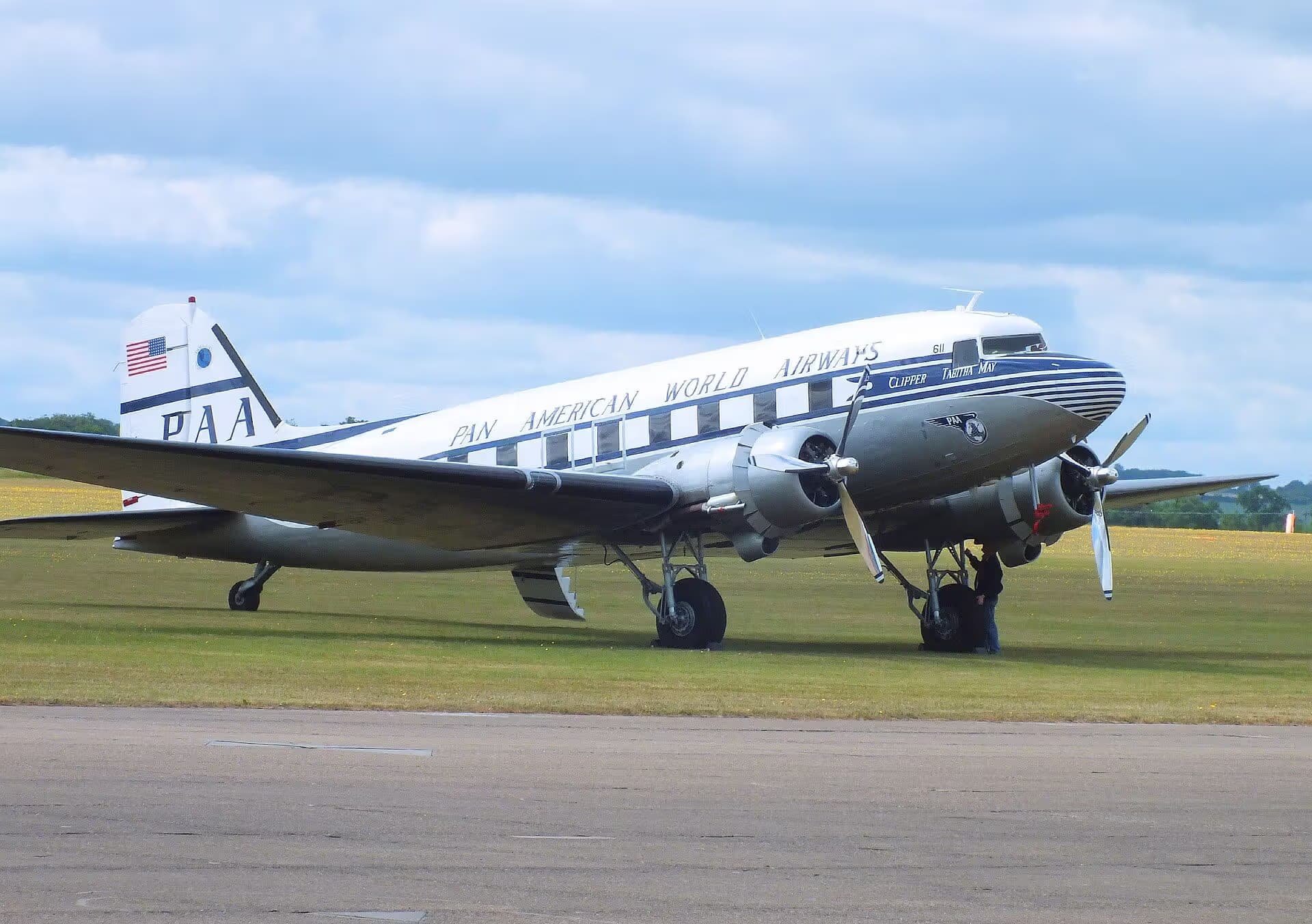 N33611 — Douglas