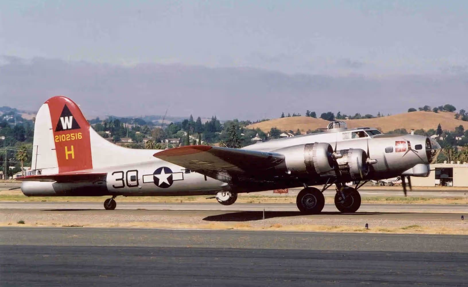 Unidentified — Twin-engine aircraft