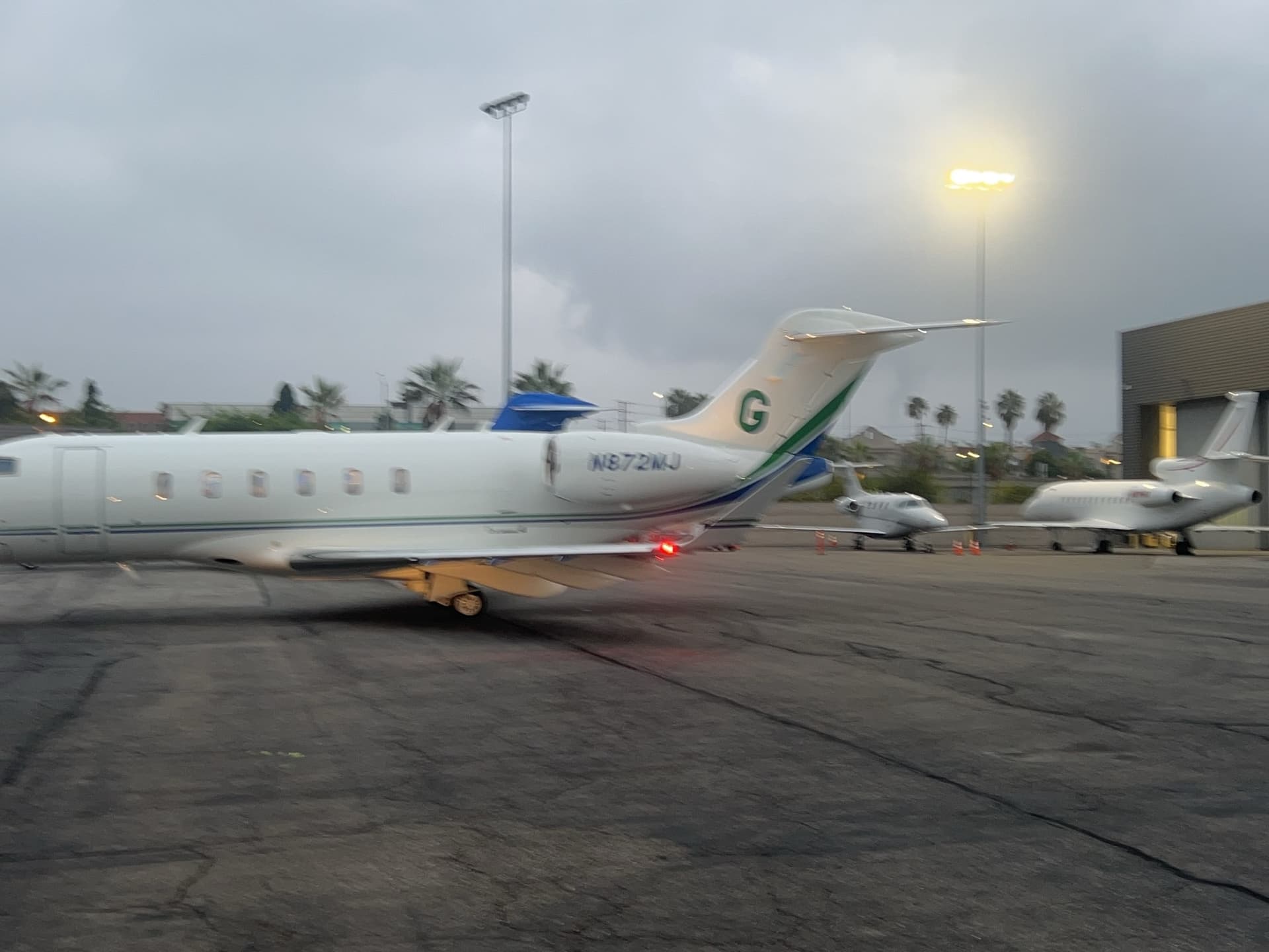 N872MJ — Bombardier Challenger 300