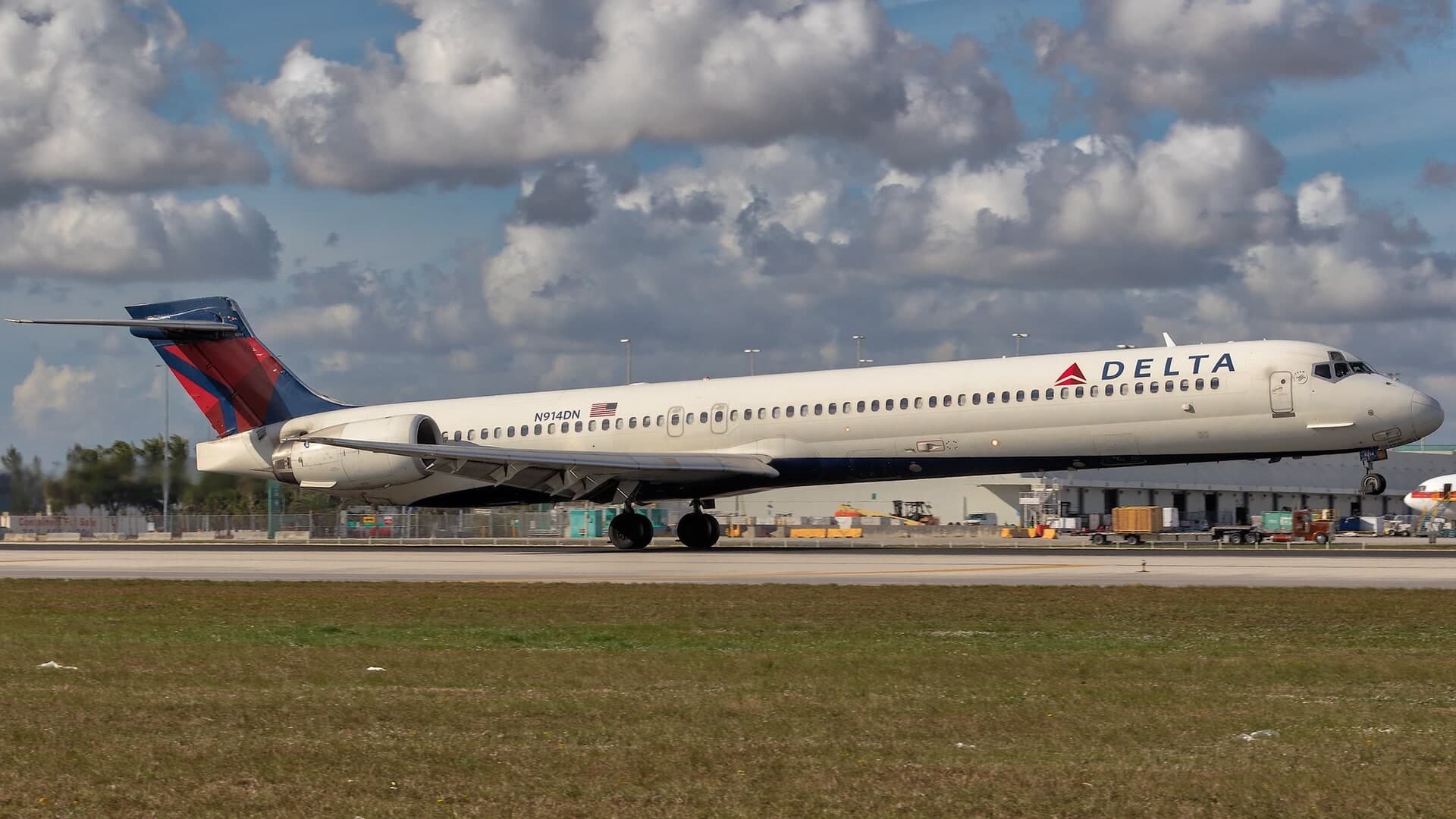 N914DN — Douglas