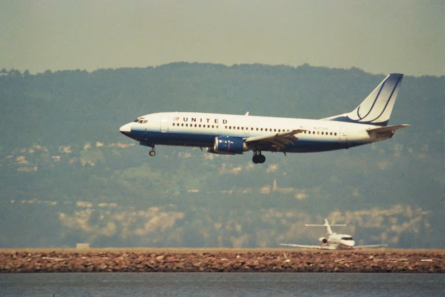 N377UA — Boeing