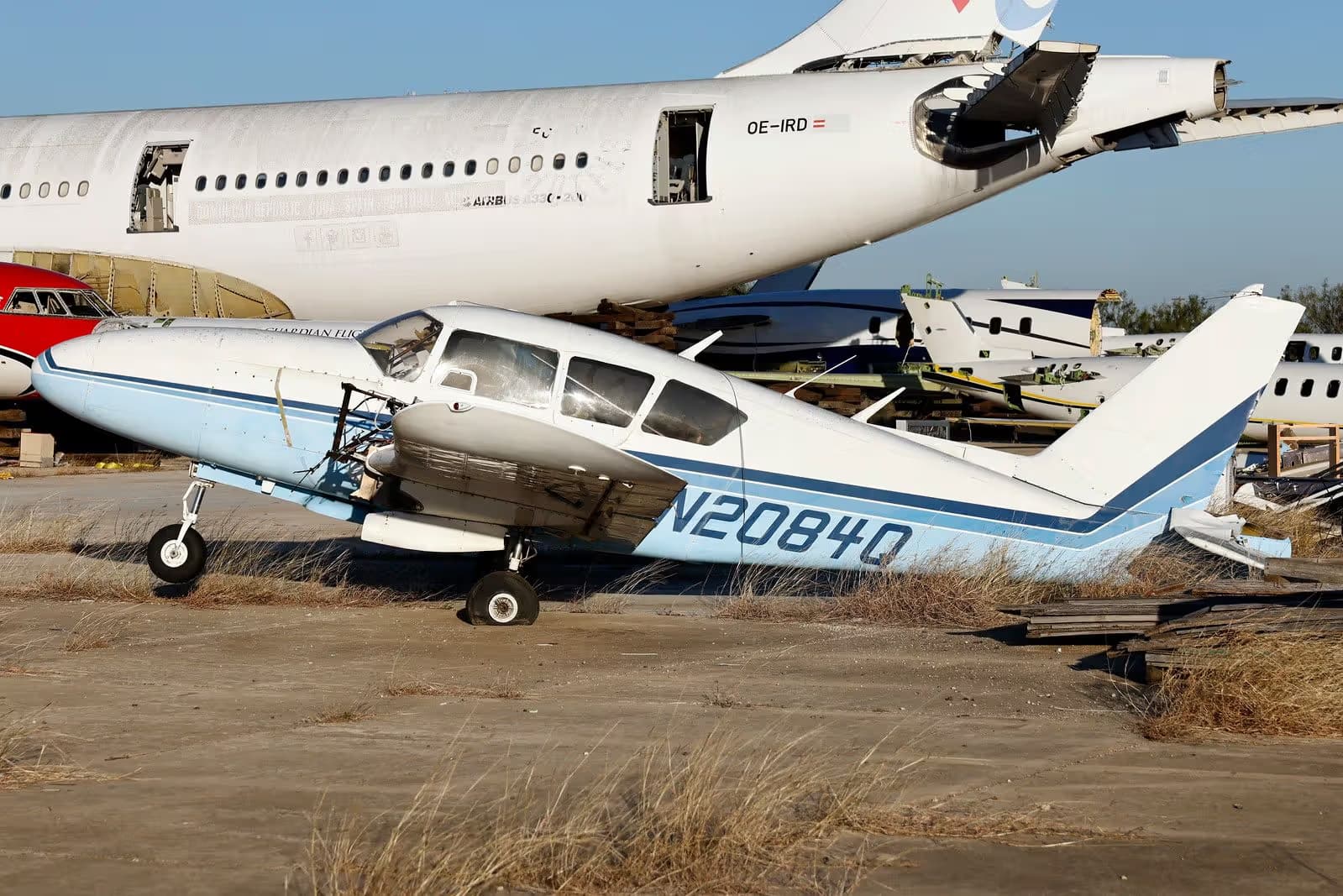 N2084Q — Twin-engine aircraft