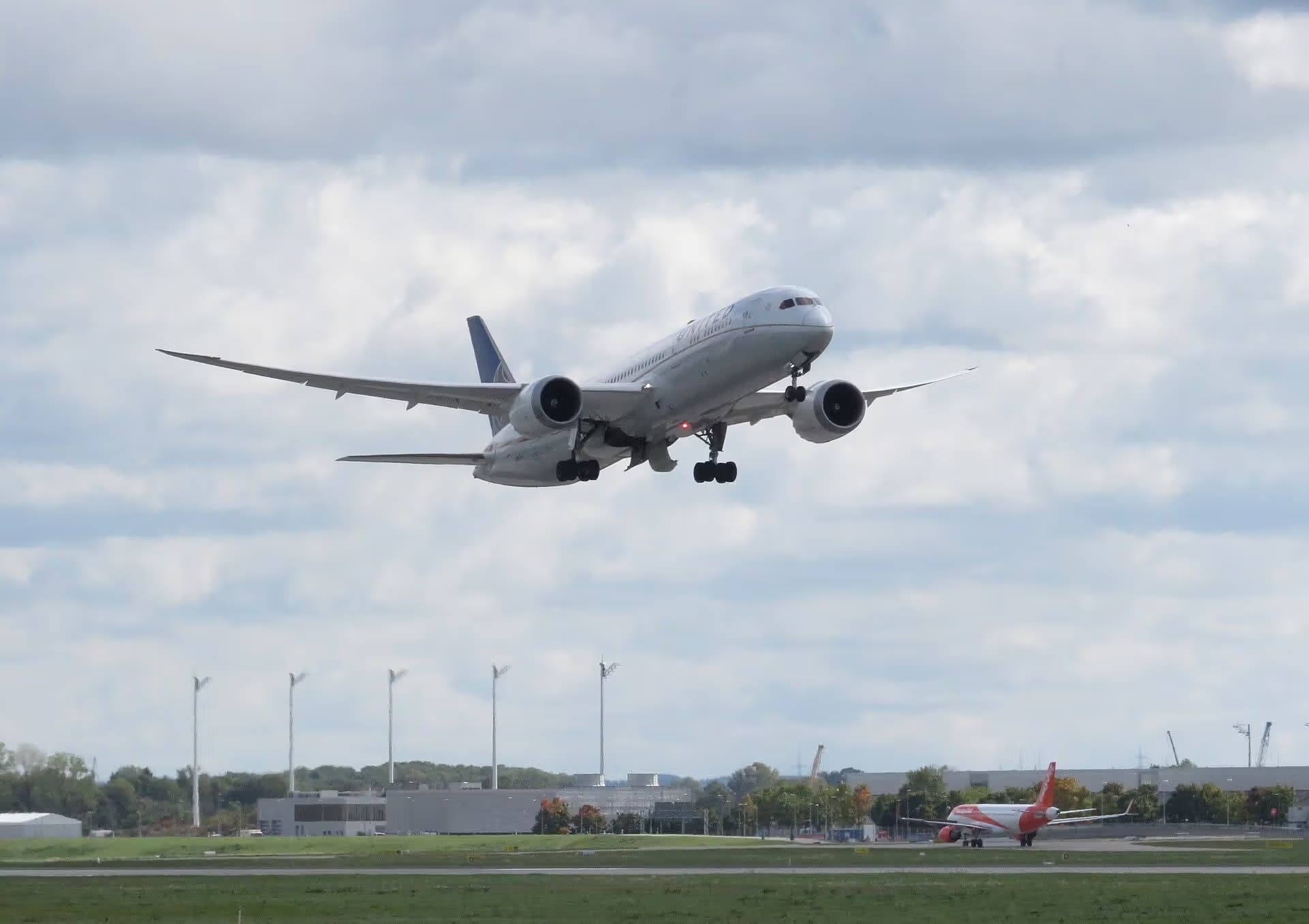 N26952 — Twin-engine aircraft