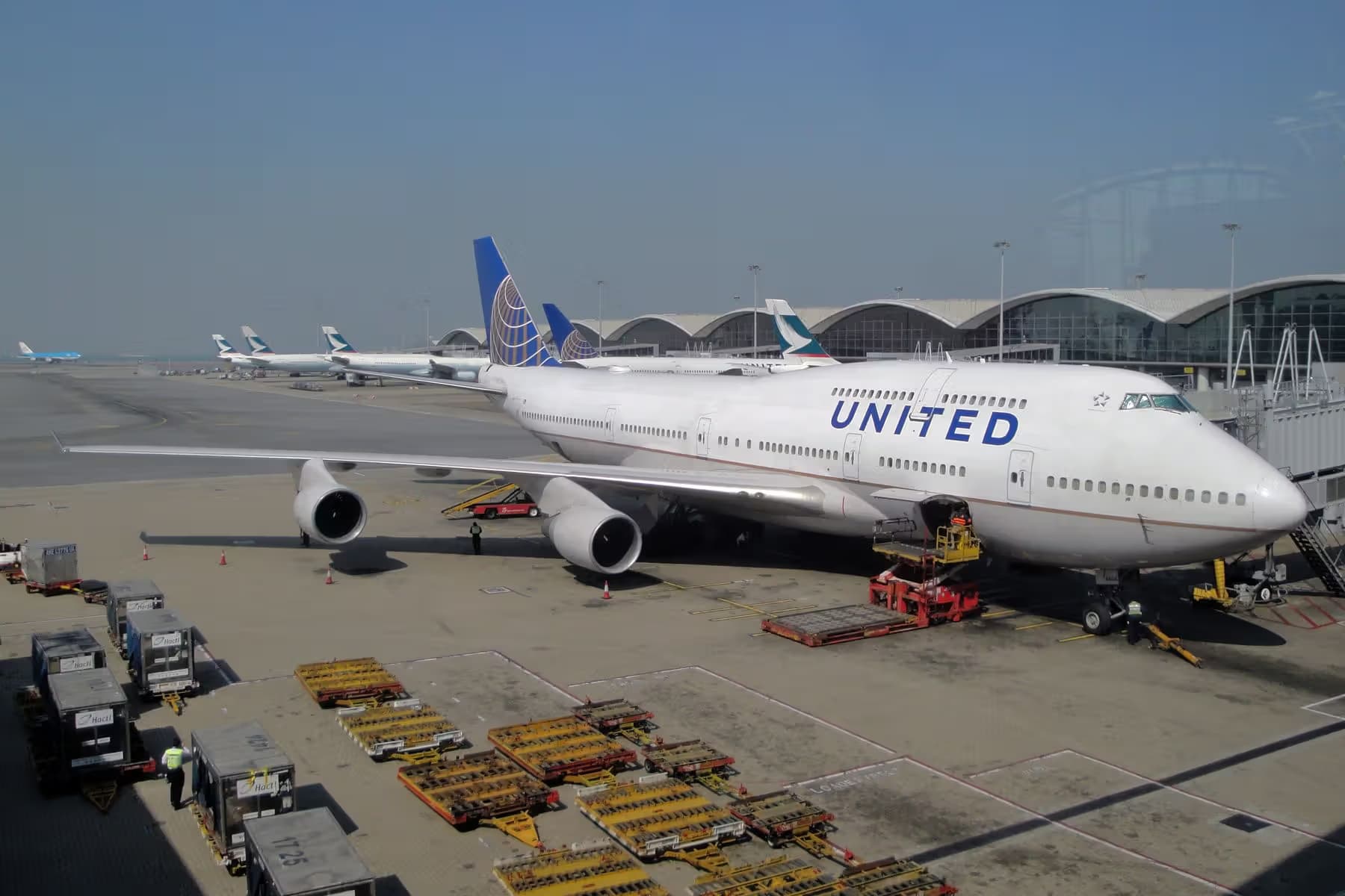 N104UA — Boeing