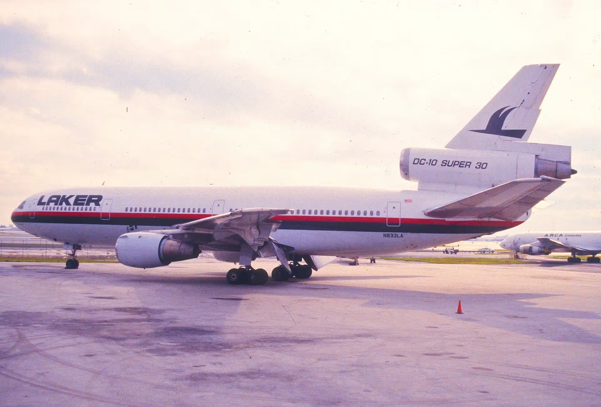 N833LA — Douglas