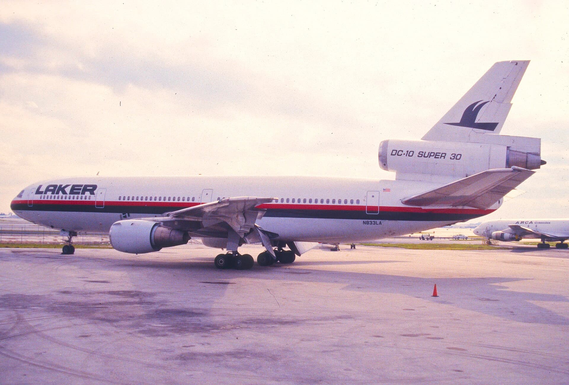N833LA — Douglas