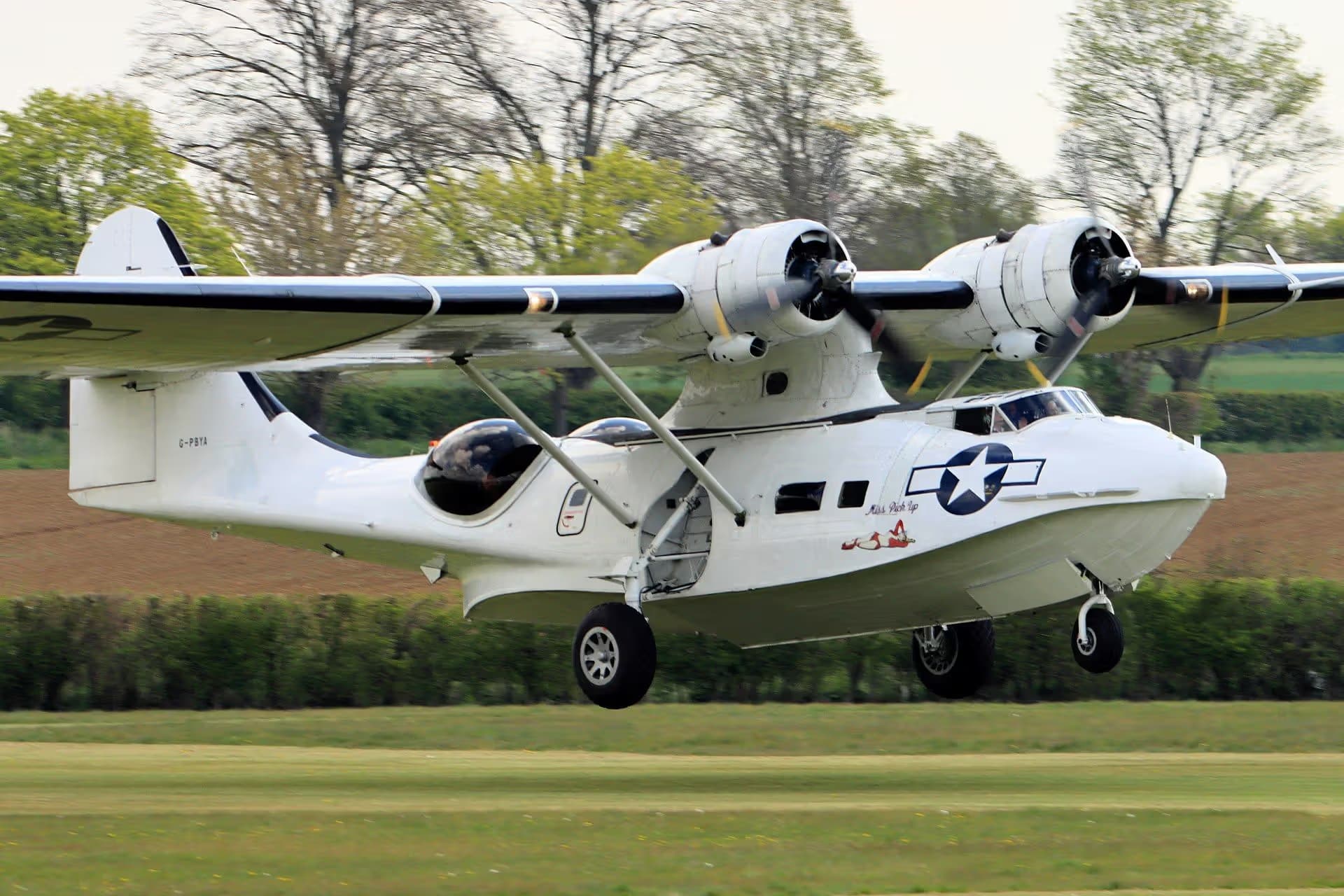 Unidentified — Twin-engine aircraft
