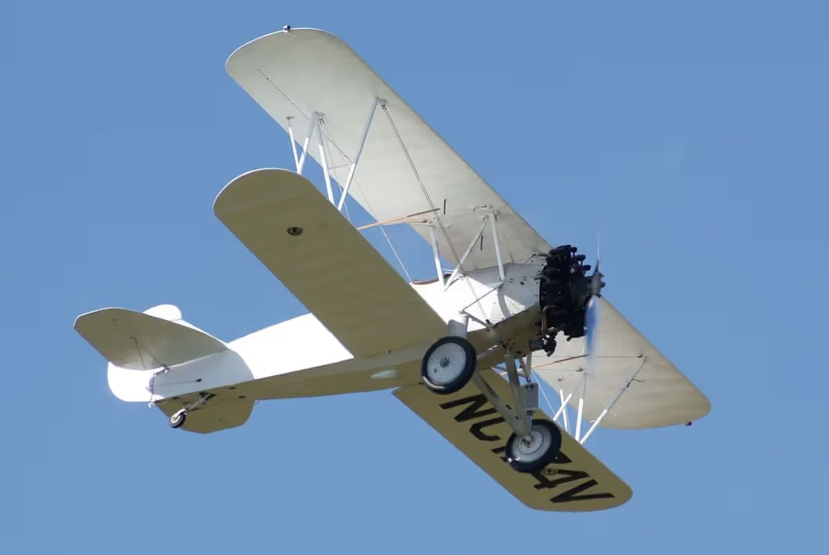 Unidentified — Single-engine aircraft