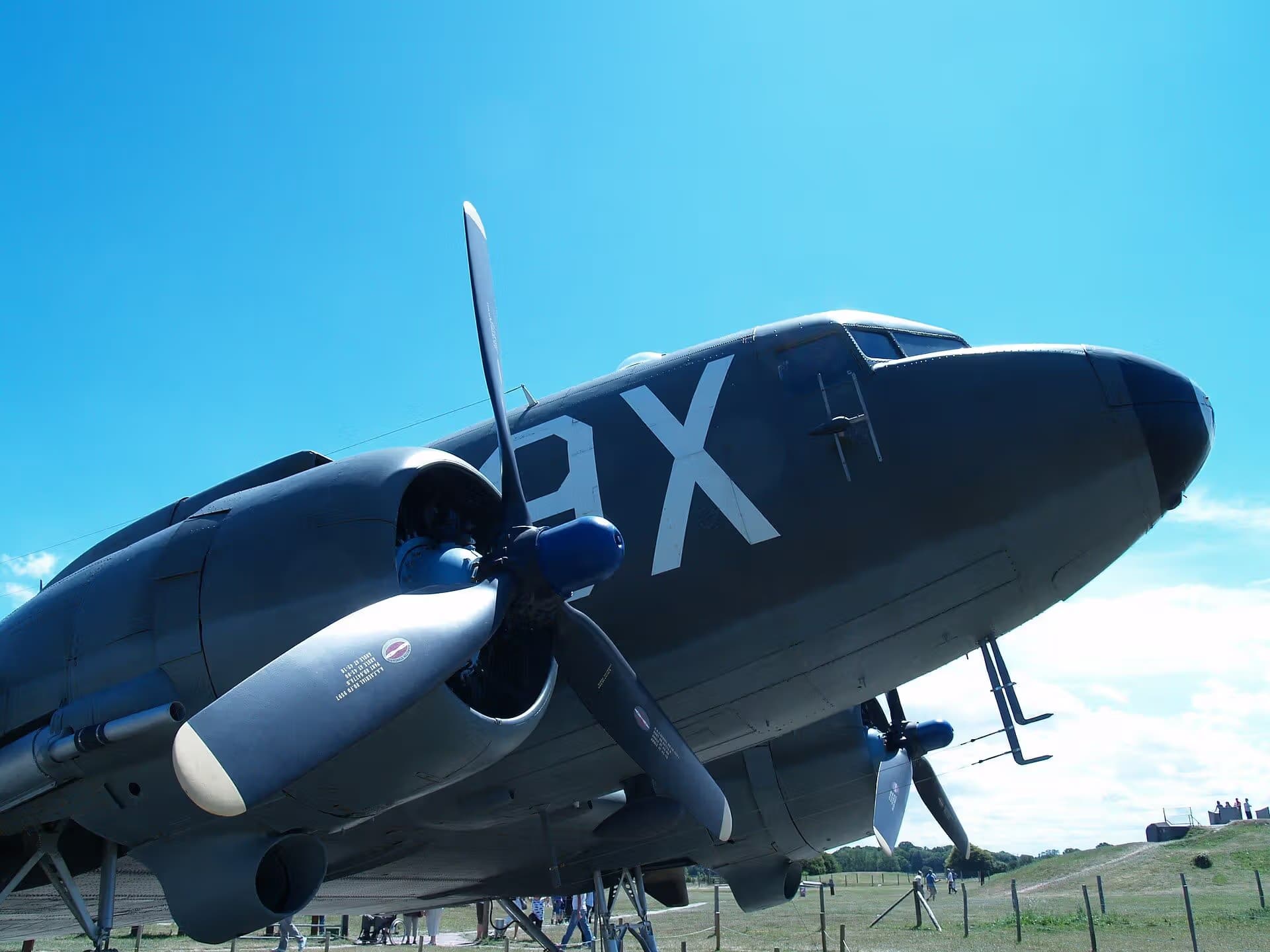 Unidentified — Twin-engine aircraft