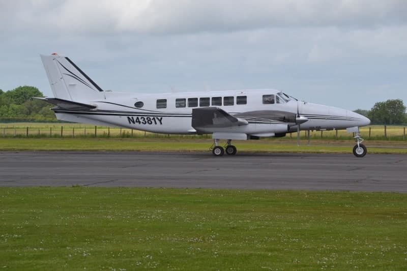N4381Y — Twin-engine aircraft