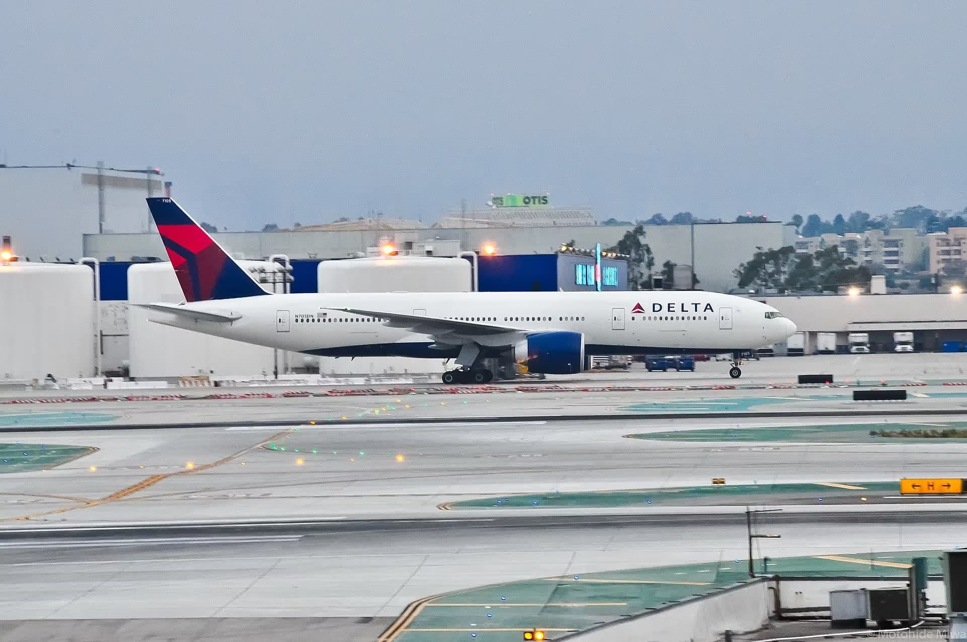 N705DN — Twin-engine aircraft