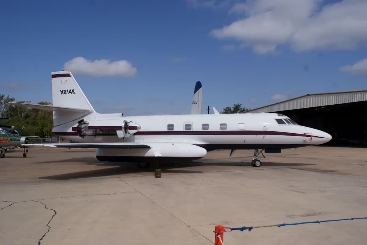 Unidentified — Business jet
