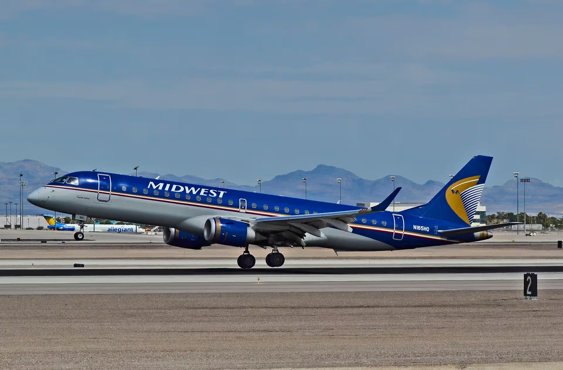 N165HQ — Twin-engine aircraft