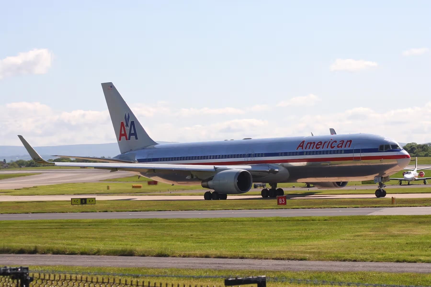 N389AA — Boeing