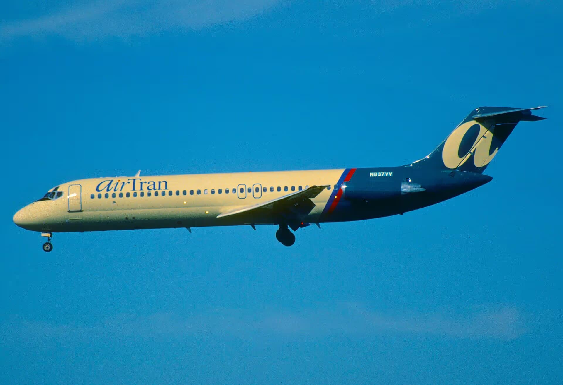 N937VV — Twin-engine aircraft