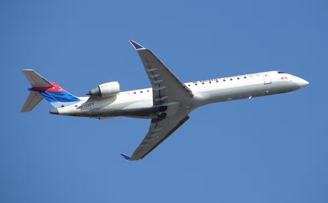 N722EV — Twin-engine aircraft