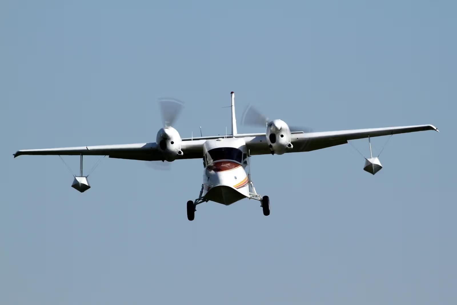 N68102 — Twin-engine aircraft