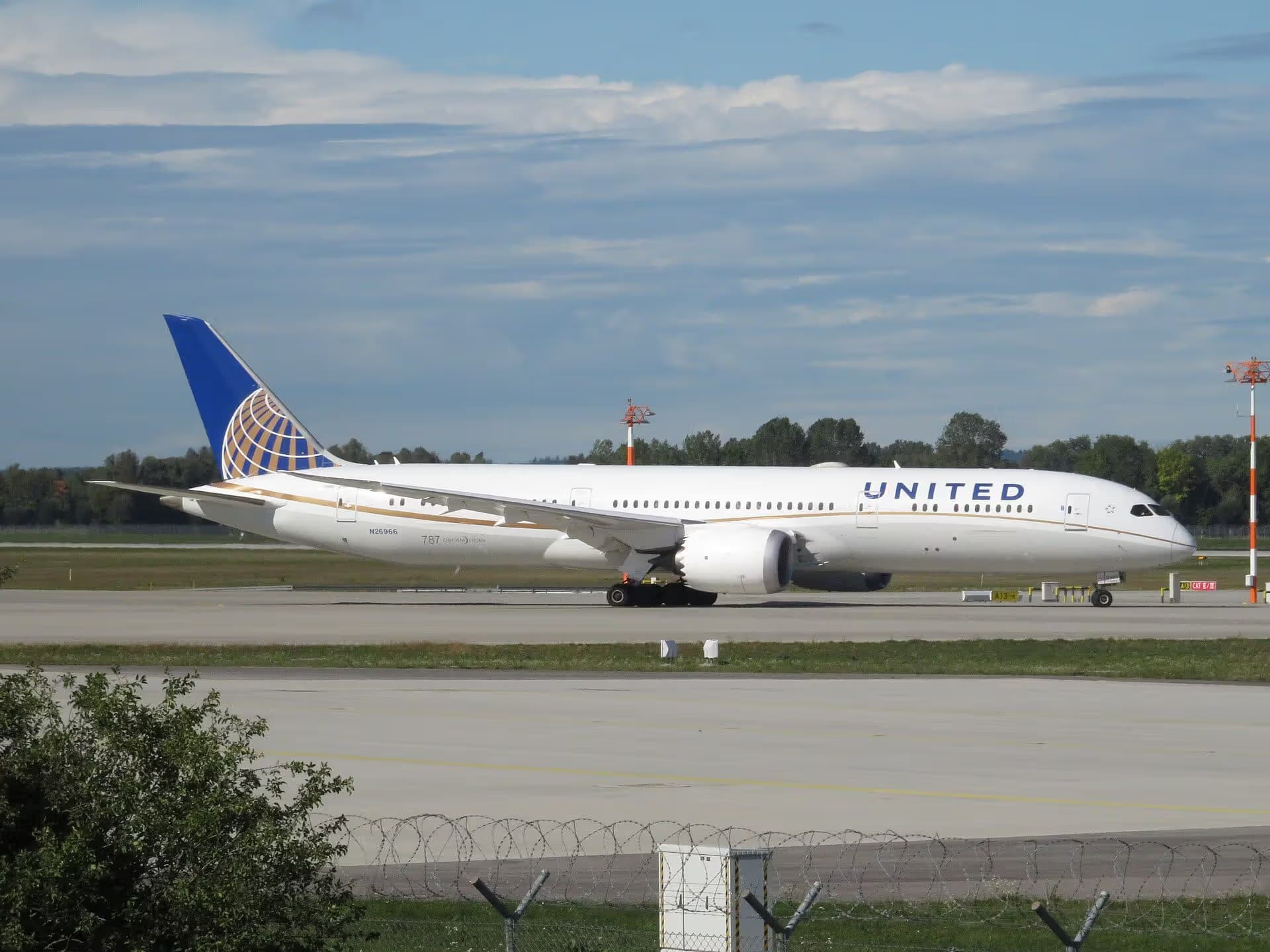 N26966 — Twin-engine aircraft at Munich Airport