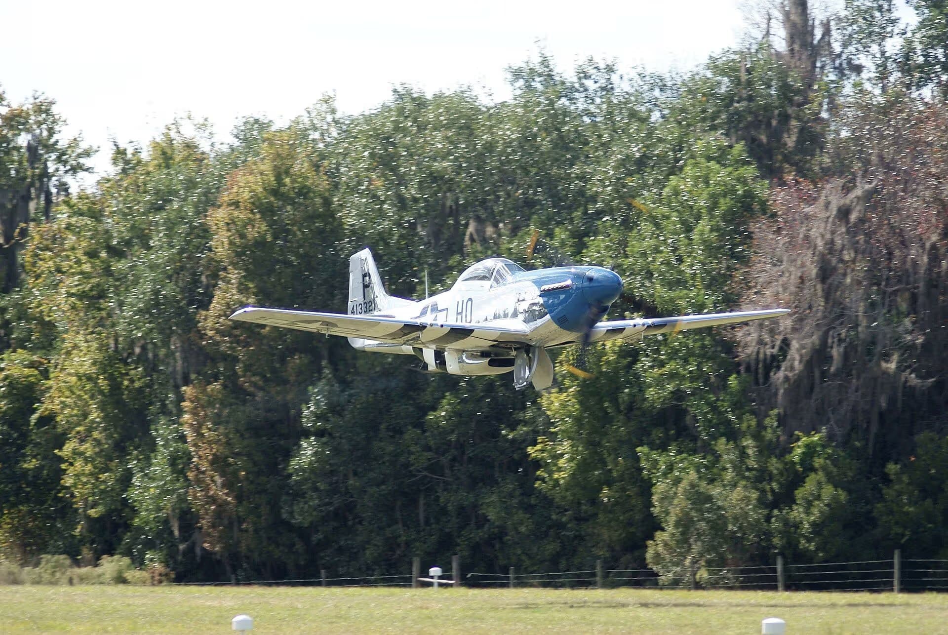 Unidentified — Single-engine aircraft
