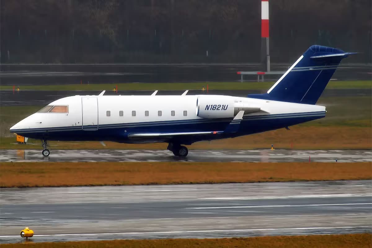 N1821U — Business jet
