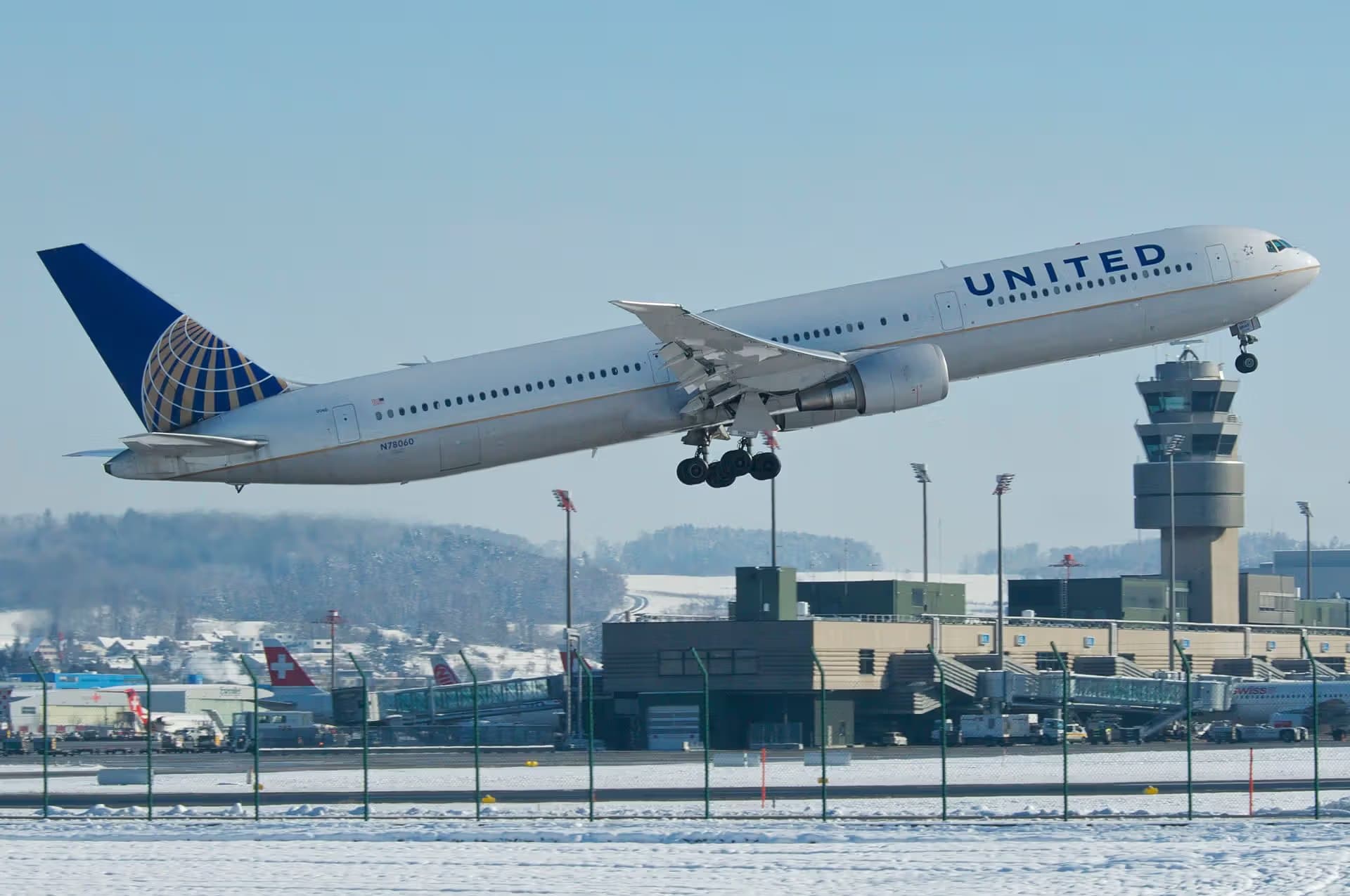 N78060 — Twin-engine aircraft