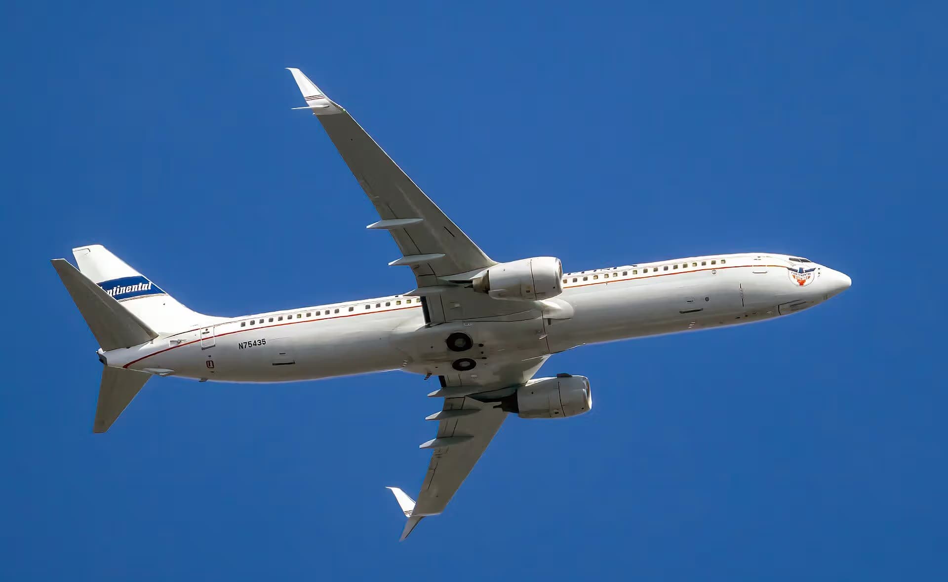 N75435 — Twin-engine aircraft