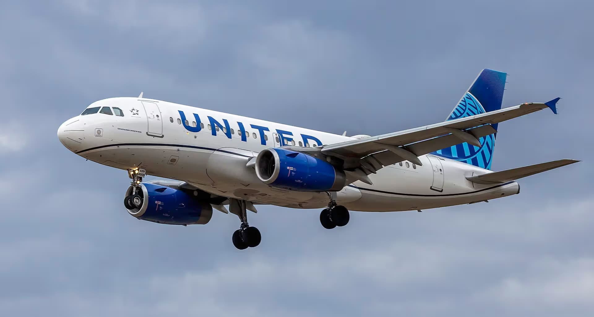 N805UA — Airbus