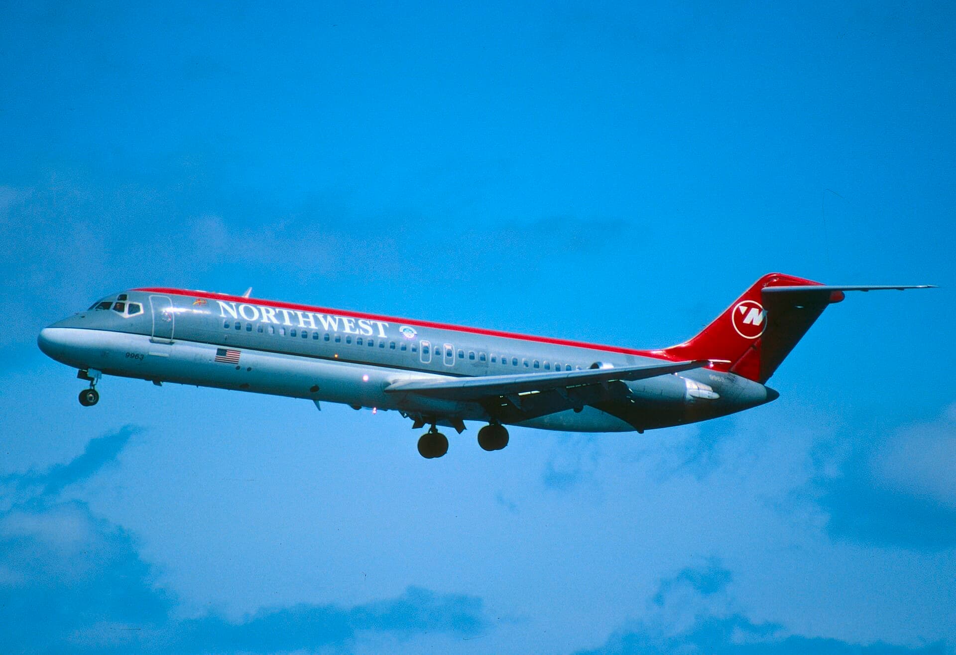 N913RW — Douglas