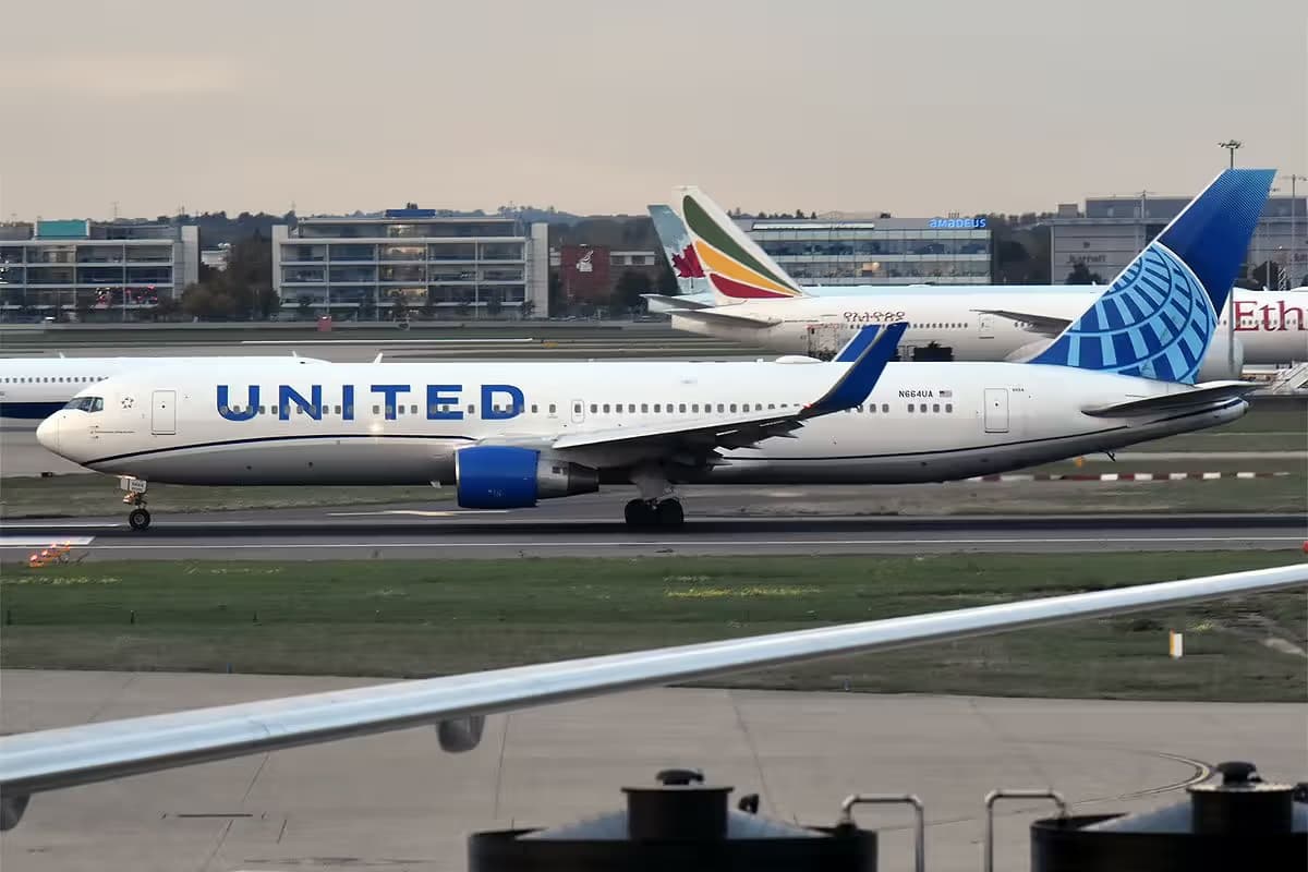 N664UA — Boeing