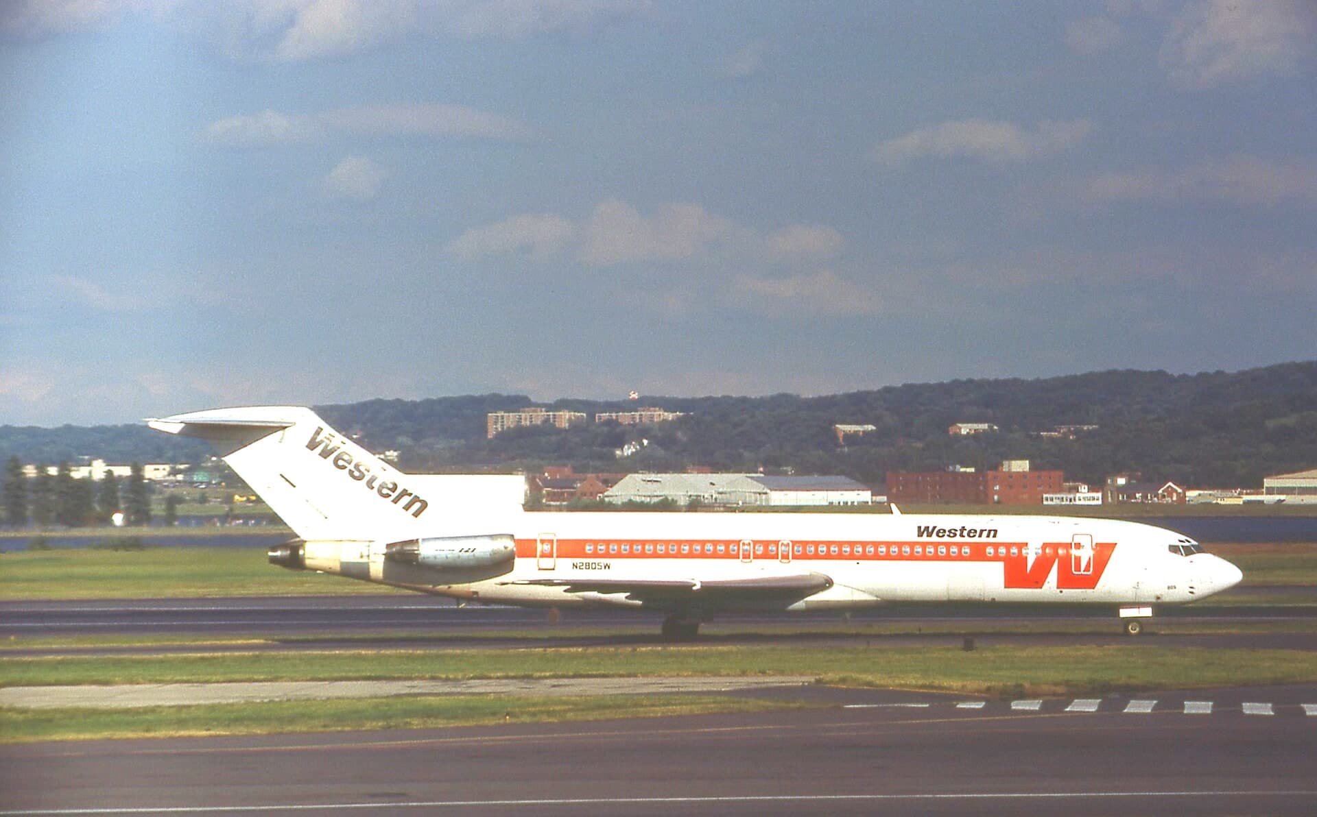 N2805W — Boeing